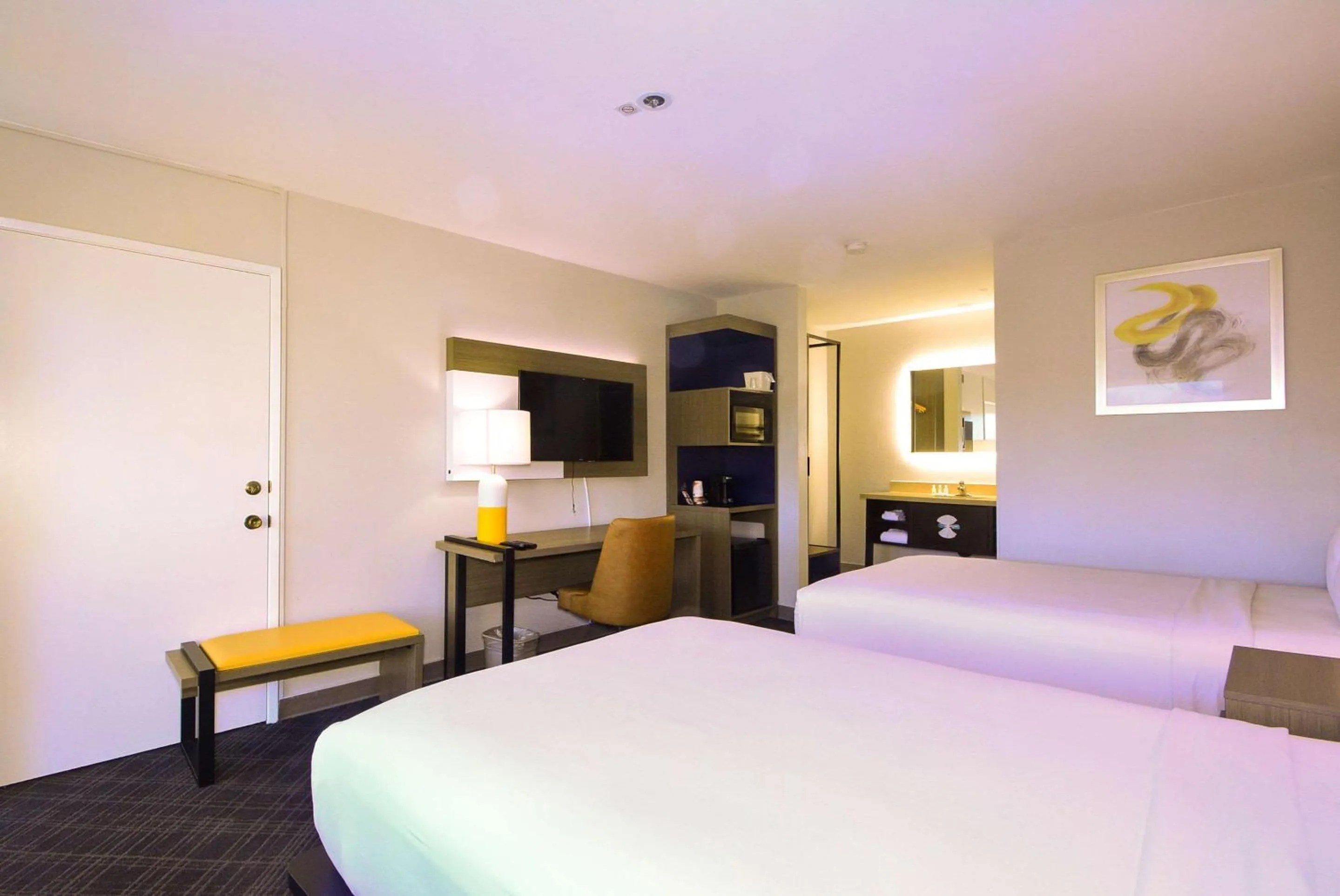 Bedroom, Bed in Comfort Inn Encinitas Near Legoland