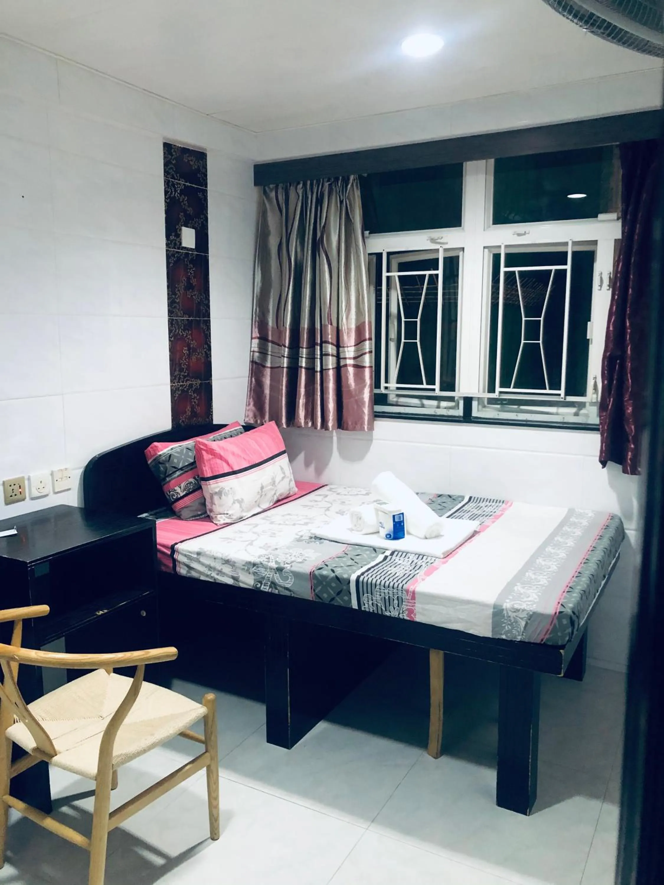 Bed in Kyoto Guest House (15/F)