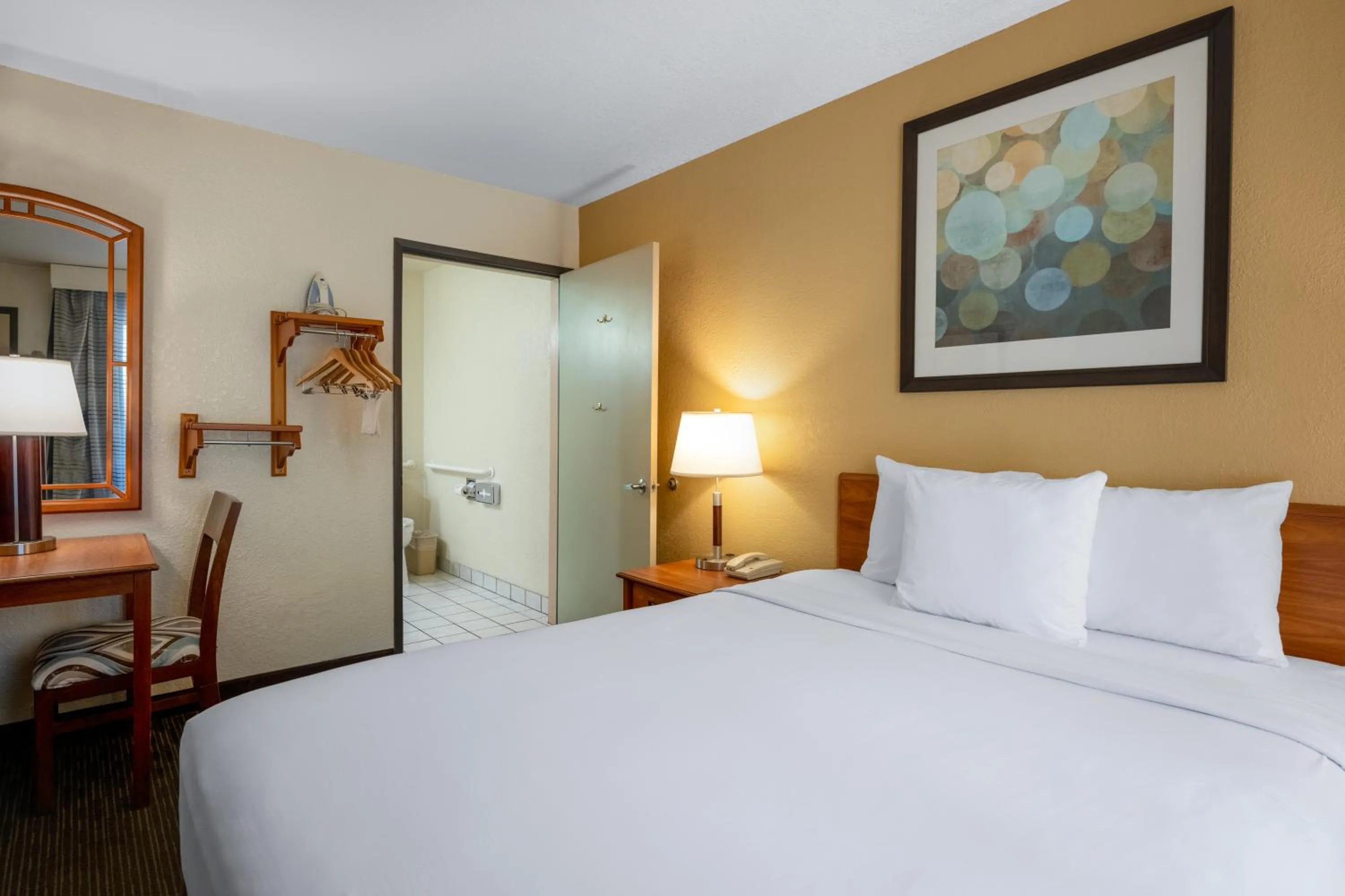 Bed in Days Inn by Wyndham Encinitas Moonlight Beach