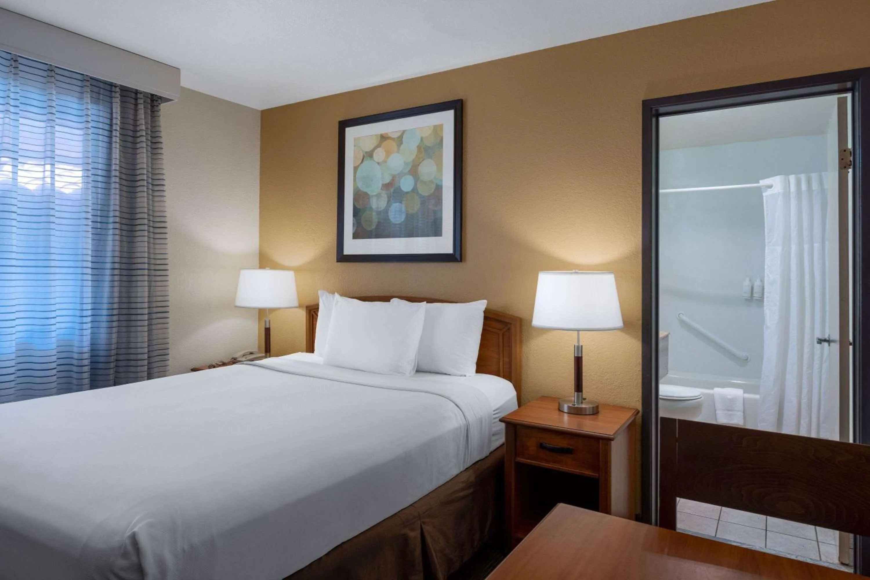 Photo of the whole room, Bed in Days Inn by Wyndham Encinitas Moonlight Beach