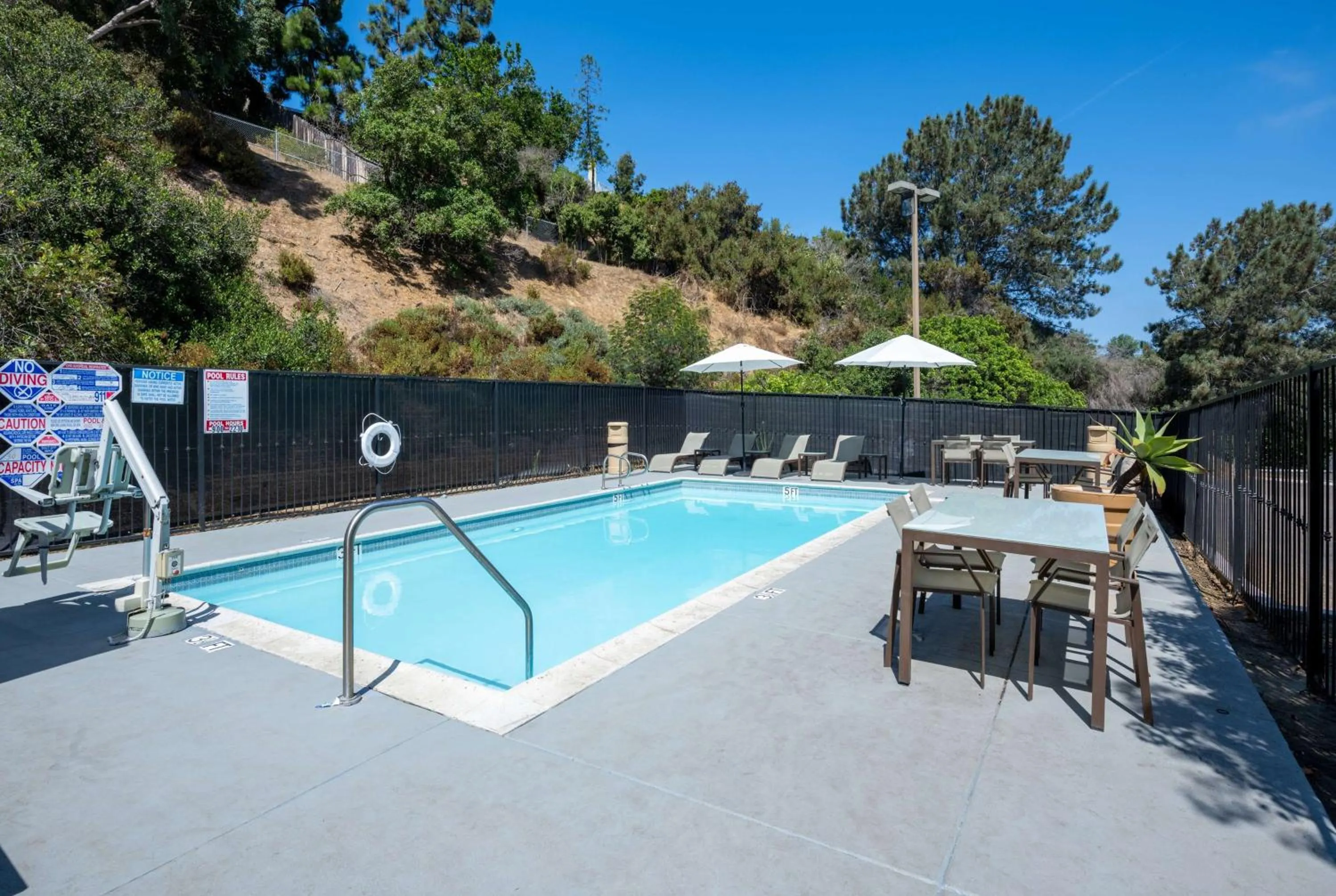 Pool view in Days Inn by Wyndham Encinitas Moonlight Beach