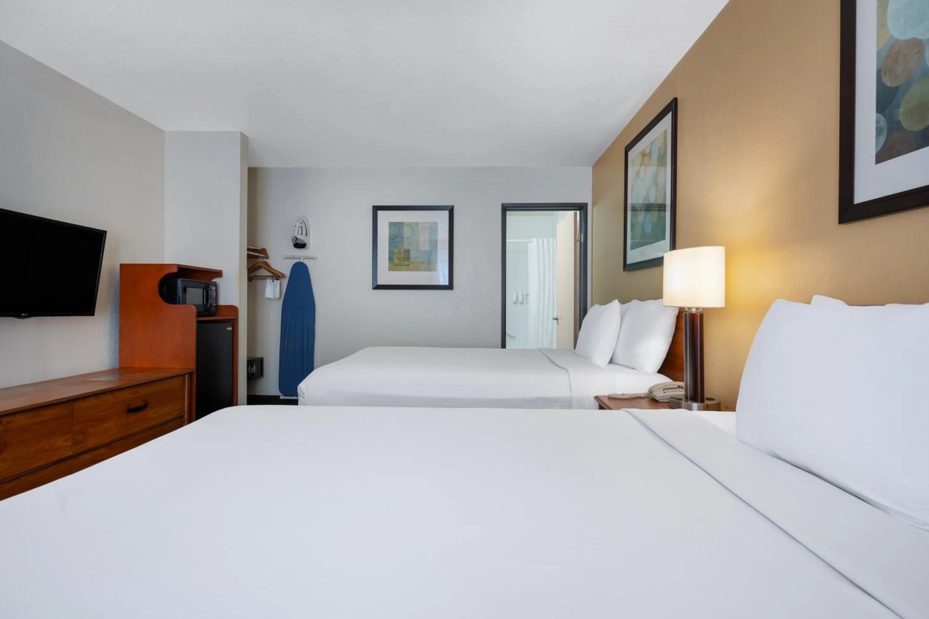 Bed in Days Inn by Wyndham Encinitas Moonlight Beach