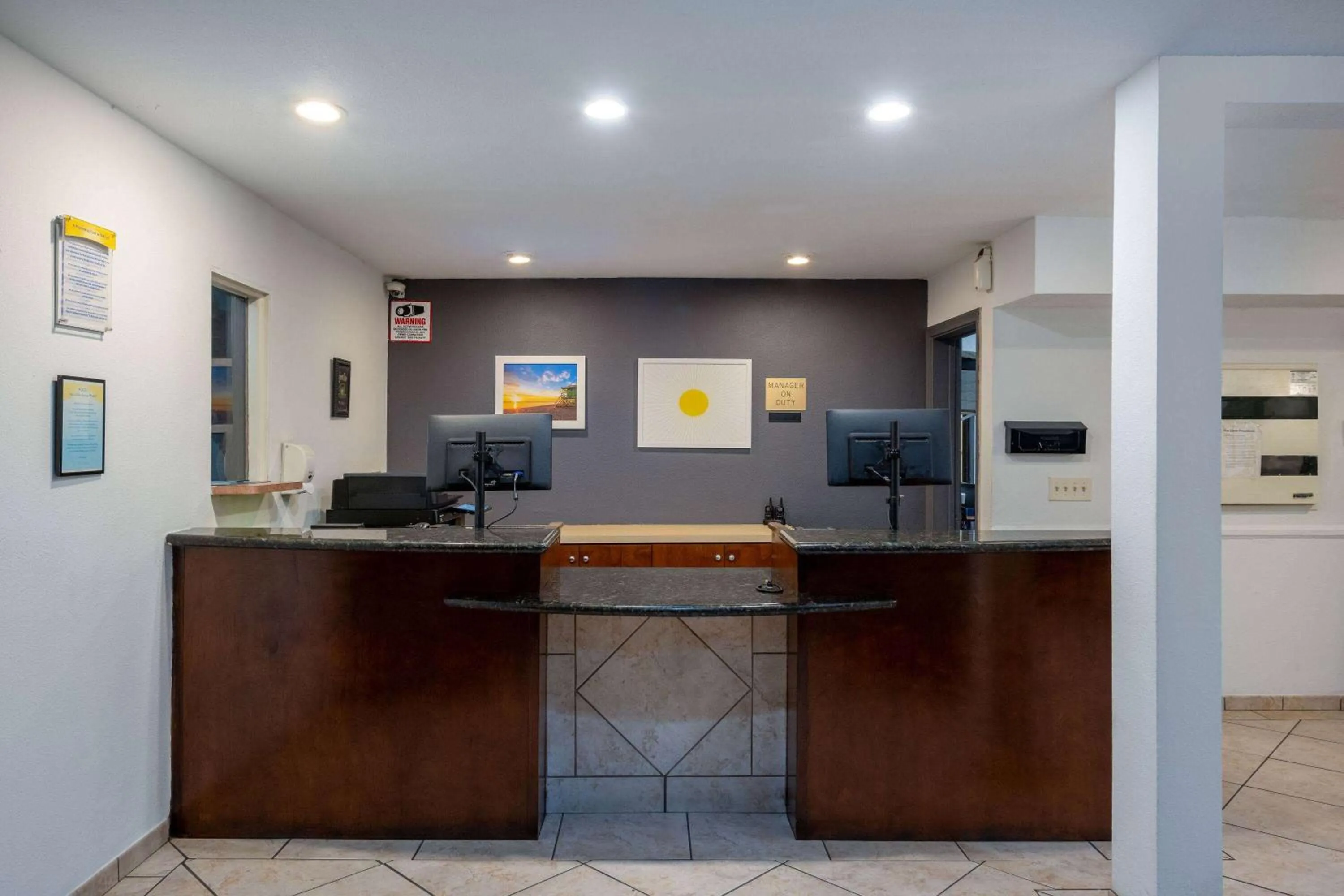 Lobby or reception in Days Inn by Wyndham Encinitas Moonlight Beach