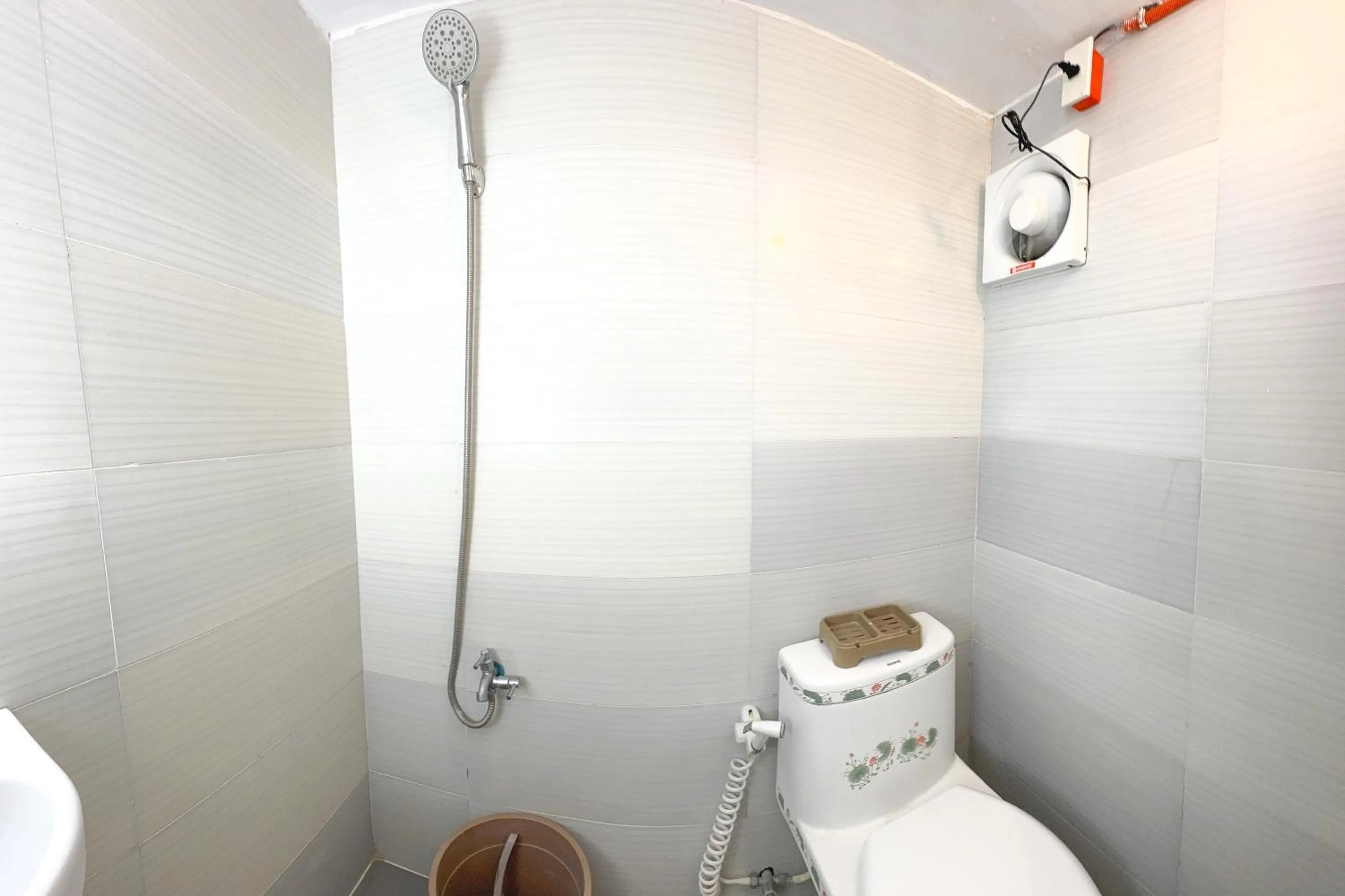 Shower in Monaliza Surf Resort La Union