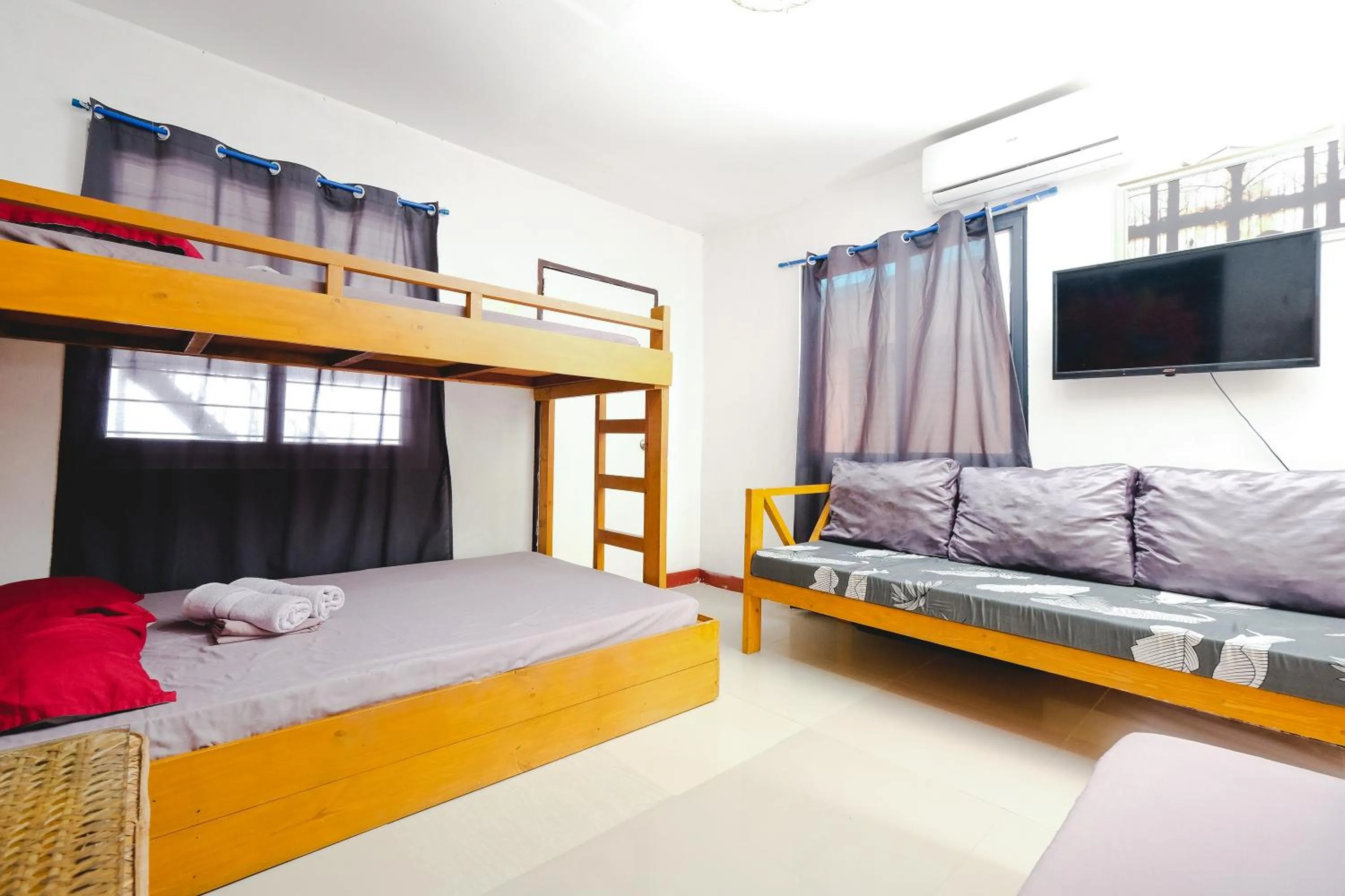 Bedroom, Bed in Monaliza Surf Resort La Union