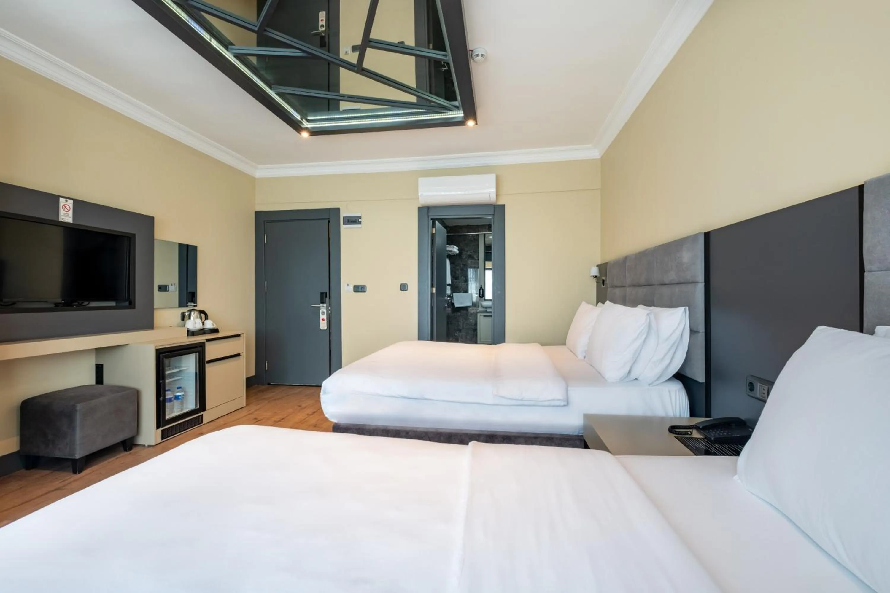 Bed in Frt Airlines Hotel - Istanbul Airport