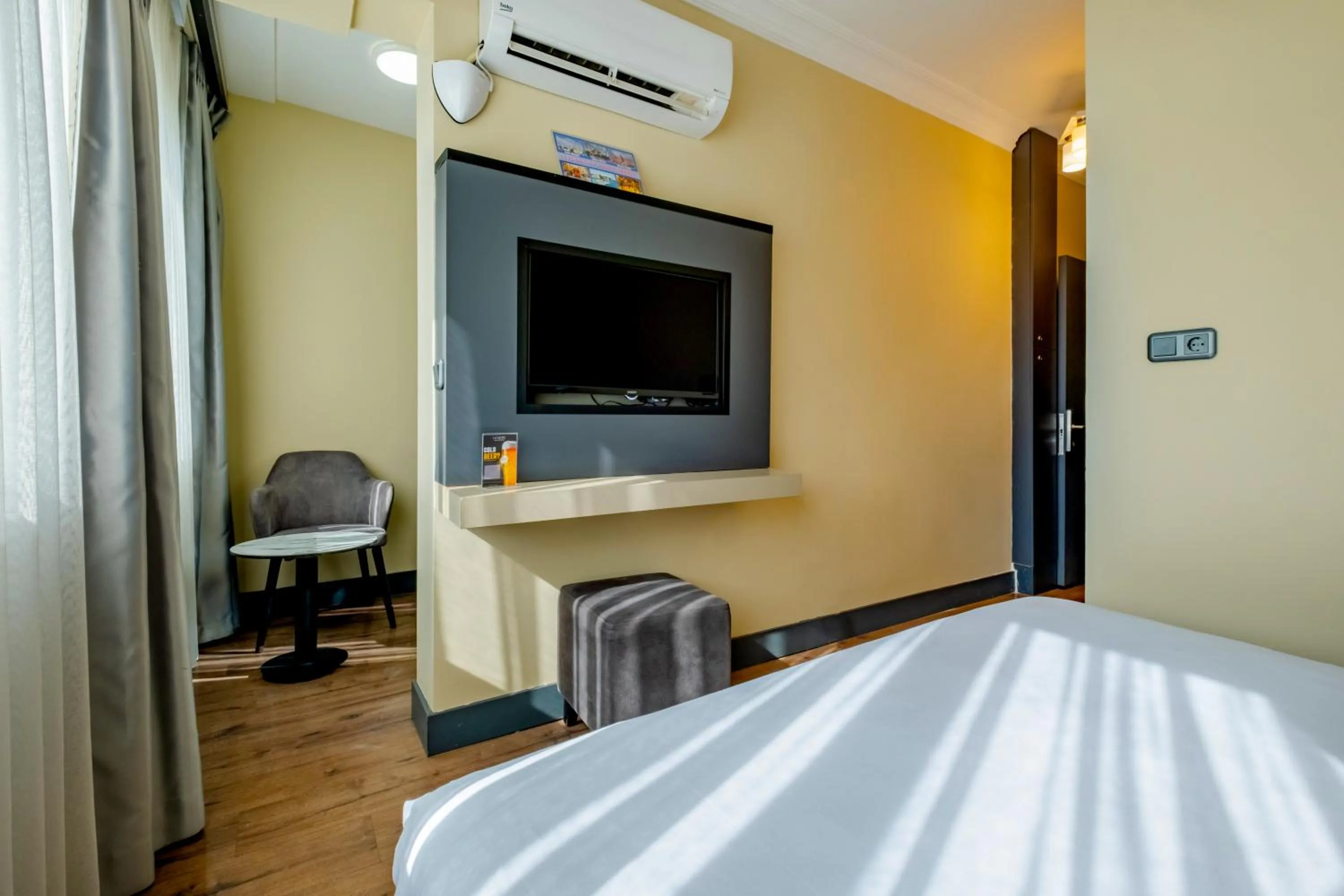 Bed in Frt Airlines Hotel - Istanbul Airport