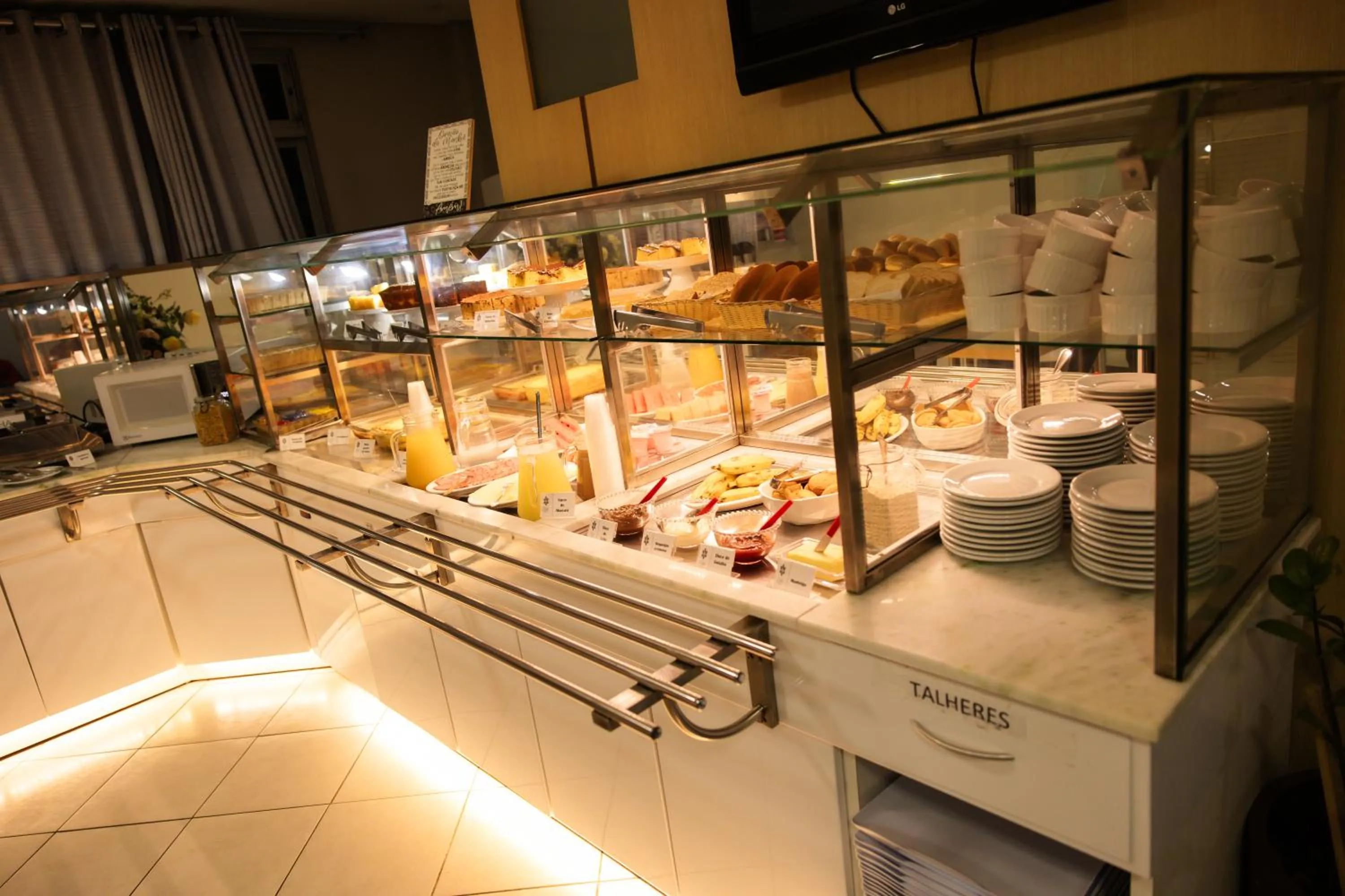 Buffet breakfast in CHA Mime Hotel