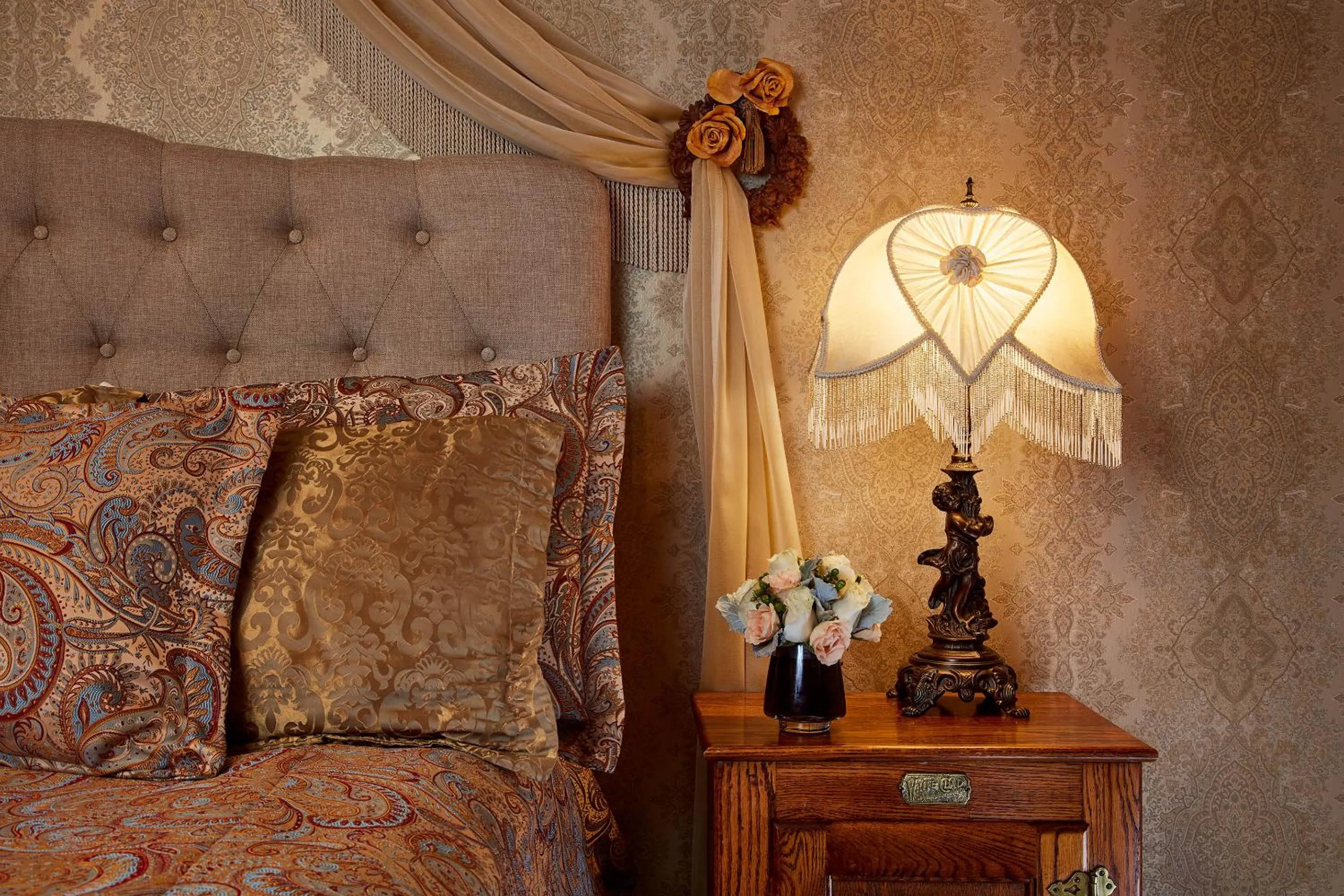 Living room, Bed in Queen Anne