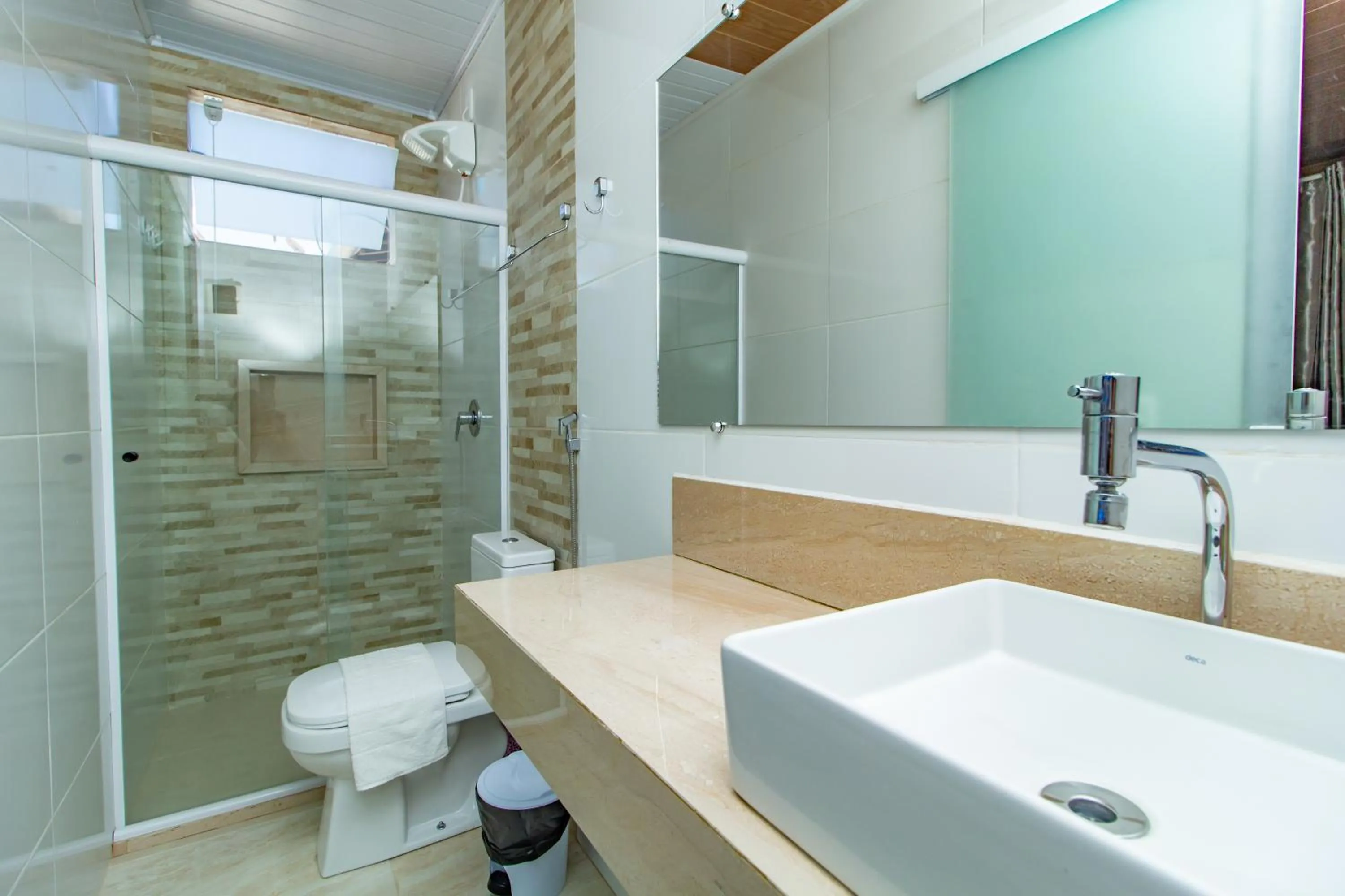 Bathroom in Pousada Camburi Star