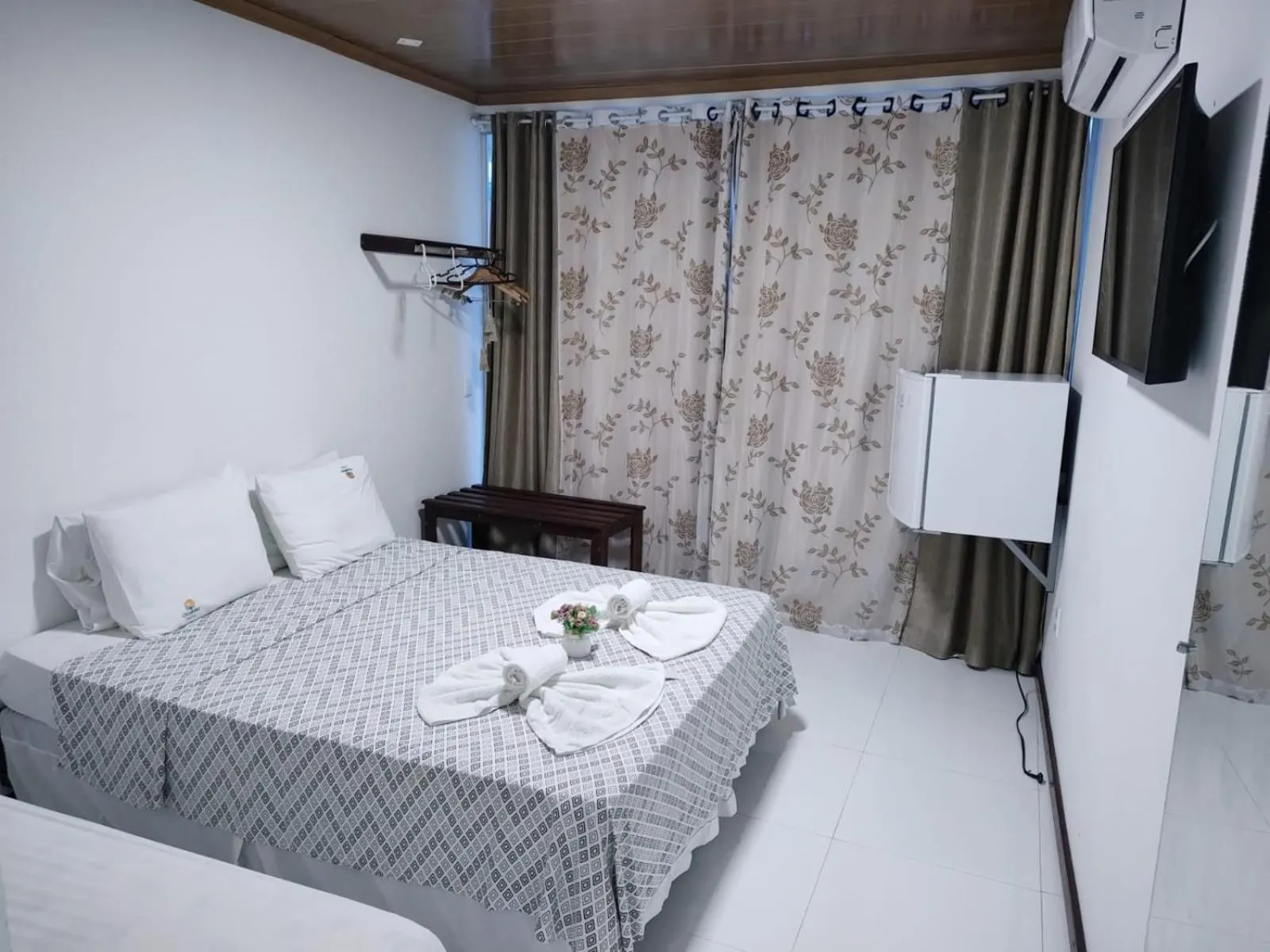 Photo of the whole room in Pousada Camburi Star