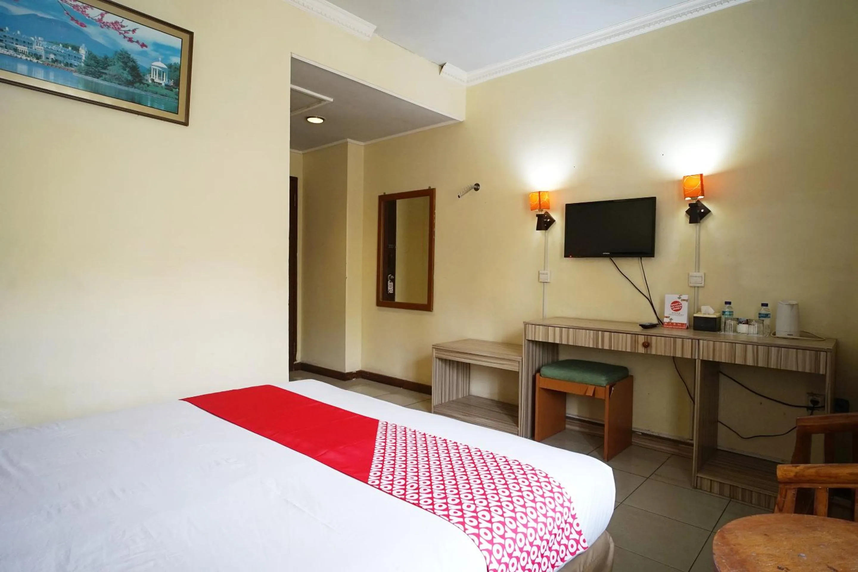Bedroom, Bed in OYO 2015 Bandara Hotel Balikpapan