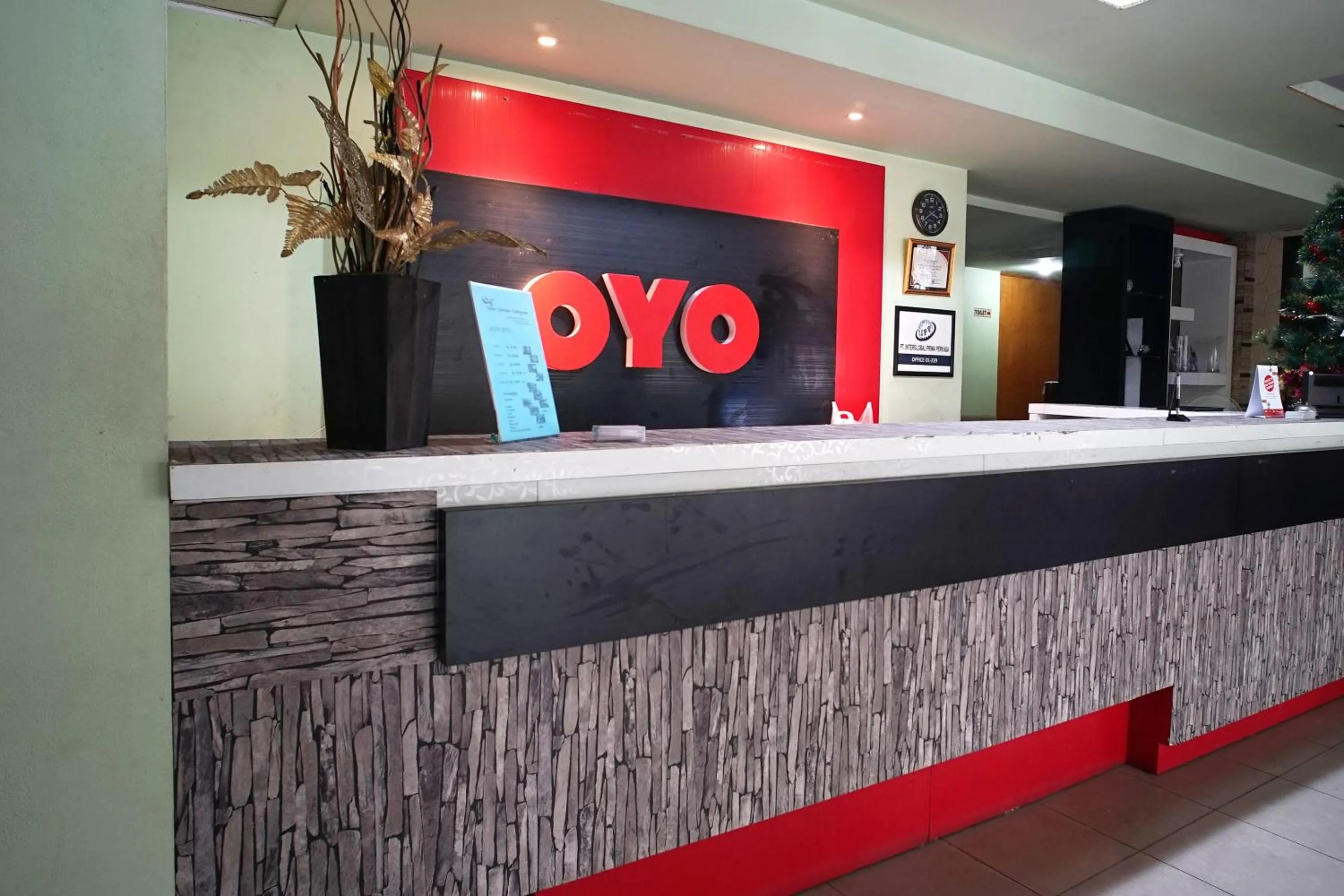Lobby or reception in OYO 2015 Bandara Hotel Balikpapan
