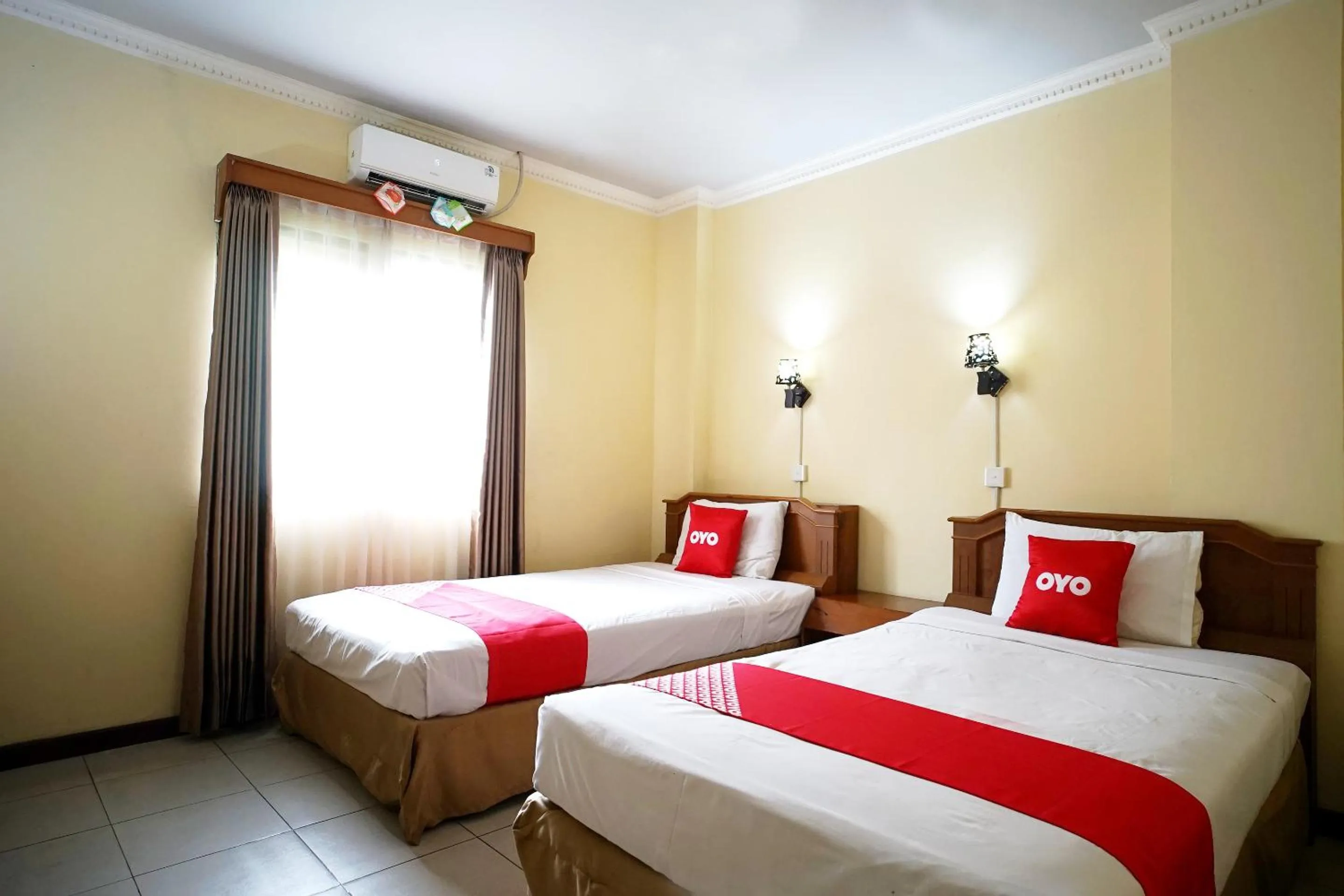 Bedroom, Bed in OYO 2015 Bandara Hotel Balikpapan