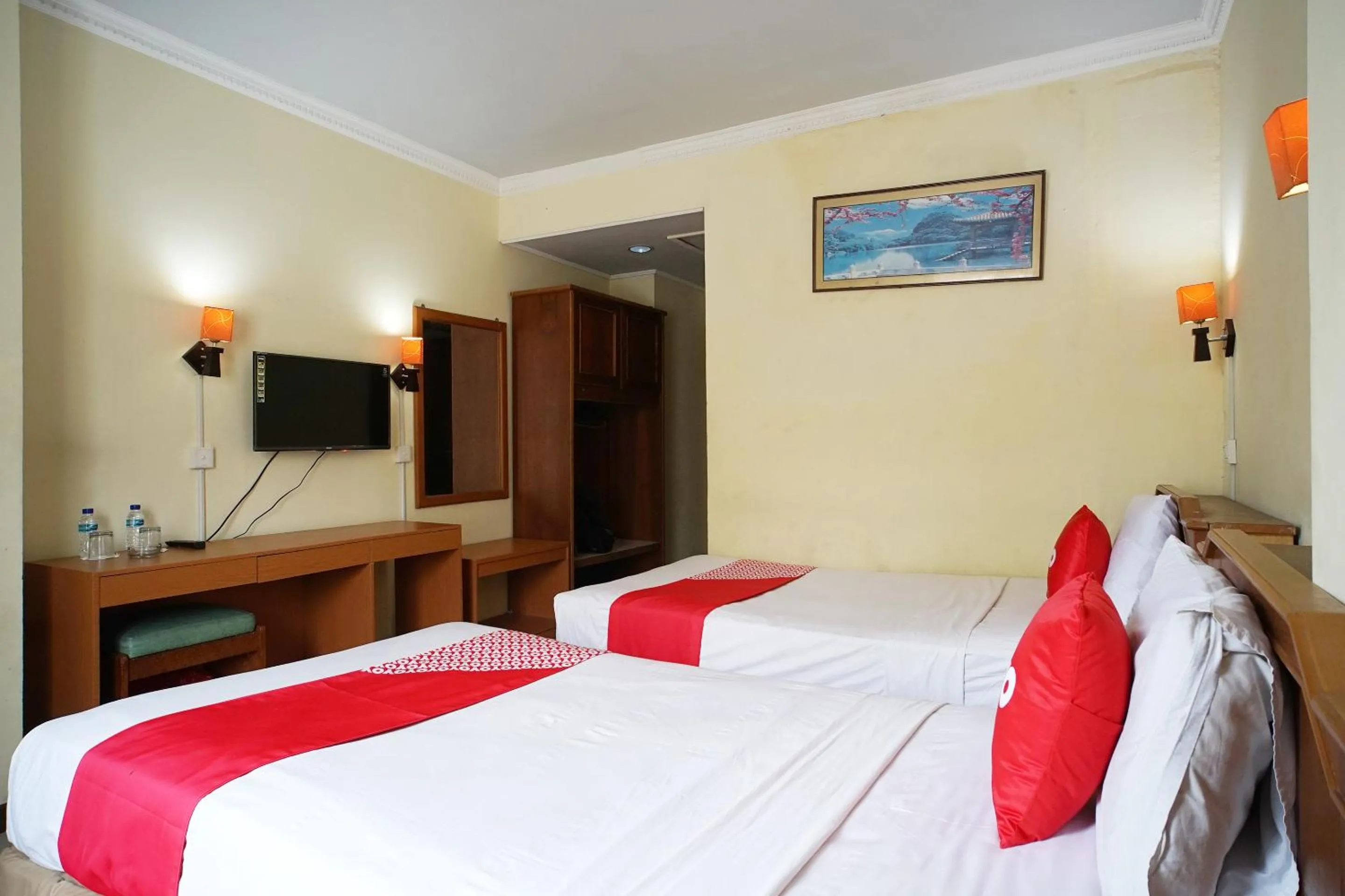 Bedroom, Bed in OYO 2015 Bandara Hotel Balikpapan