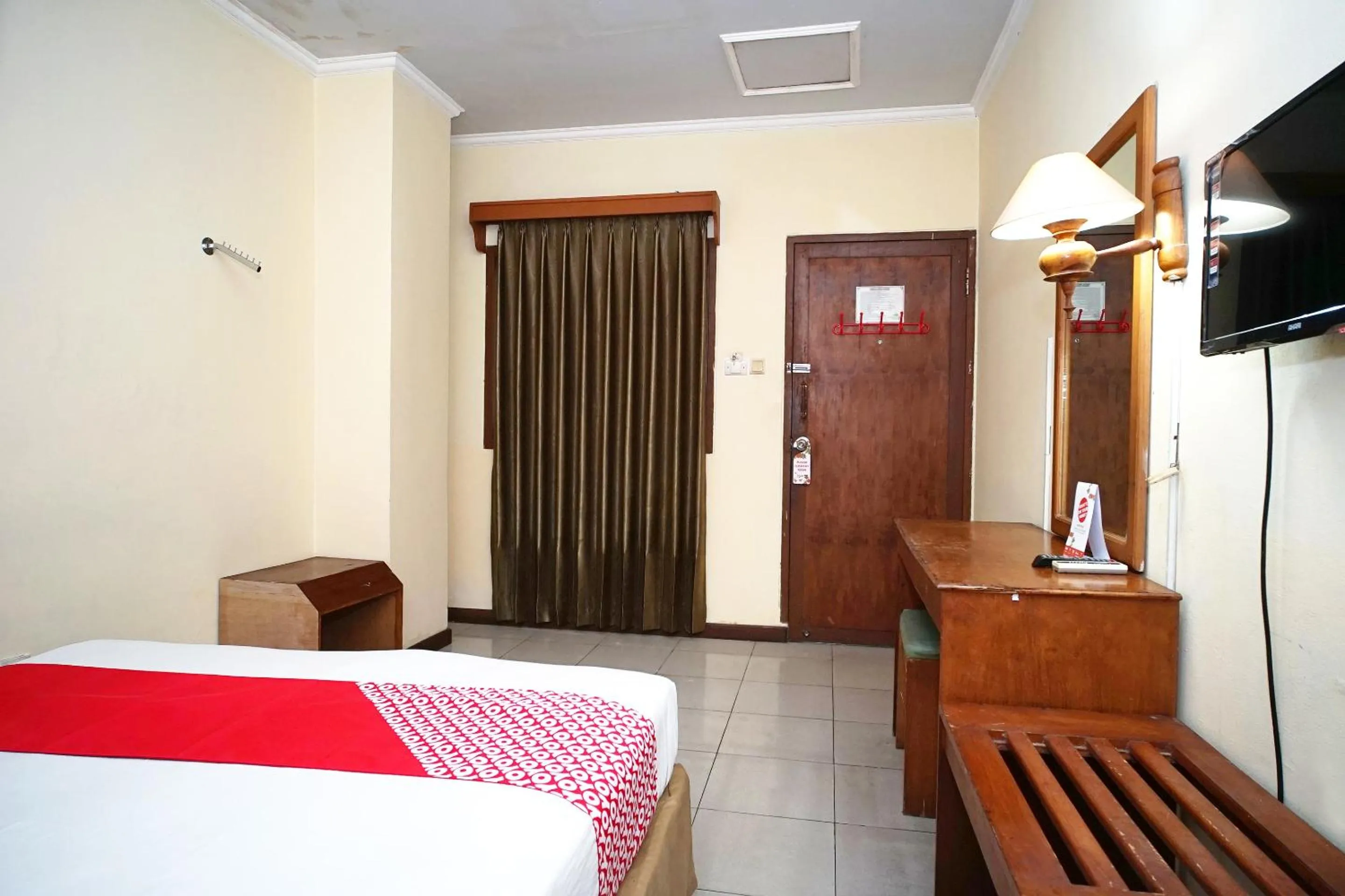 Bedroom, Bed in OYO 2015 Bandara Hotel Balikpapan