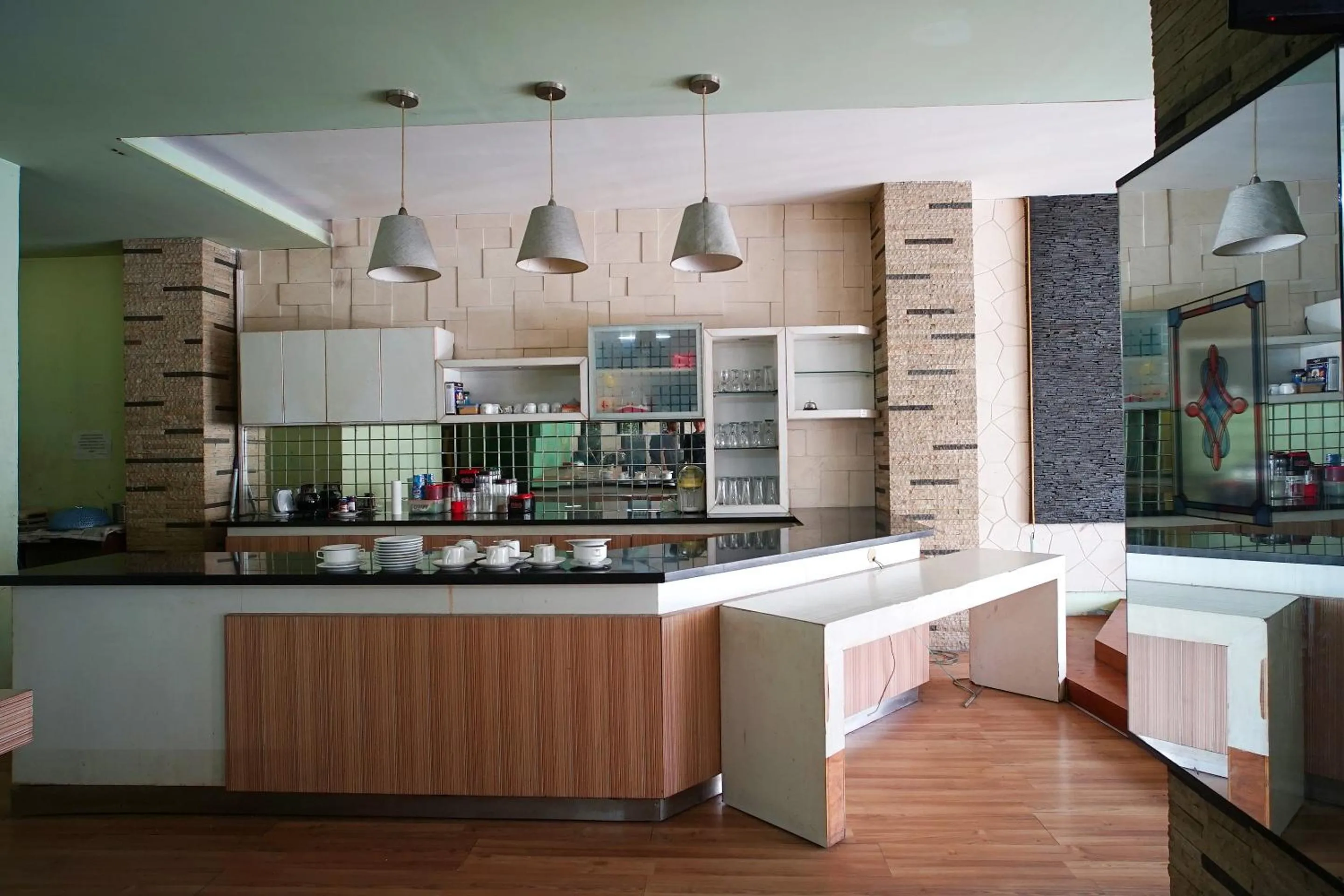 Restaurant/places to eat in OYO 2015 Bandara Hotel Balikpapan