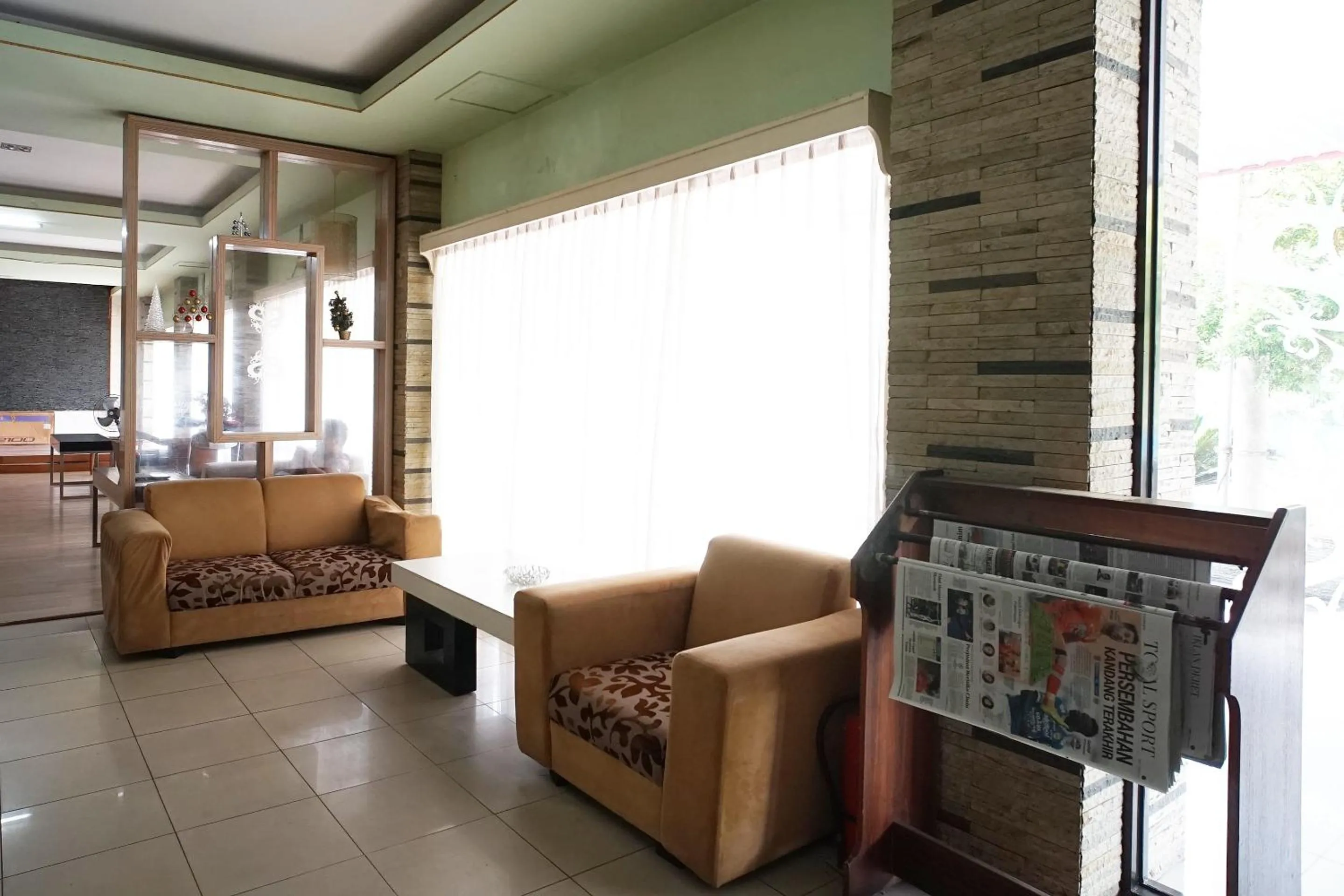 Lobby or reception in OYO 2015 Bandara Hotel Balikpapan