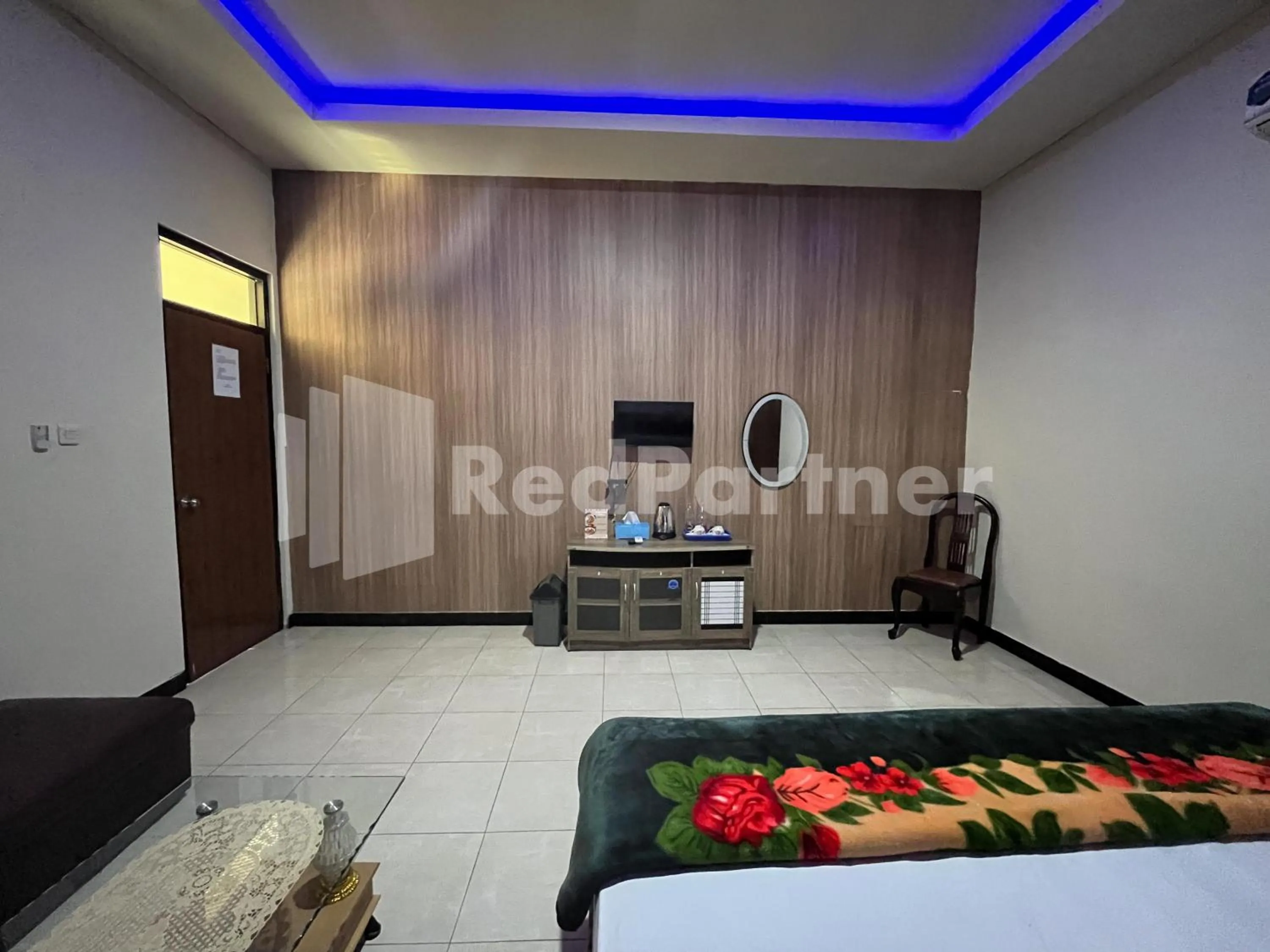 Bedroom, Bed in Hotel Dewi near GOR Merdeka Jombang Mitra RedDoorz