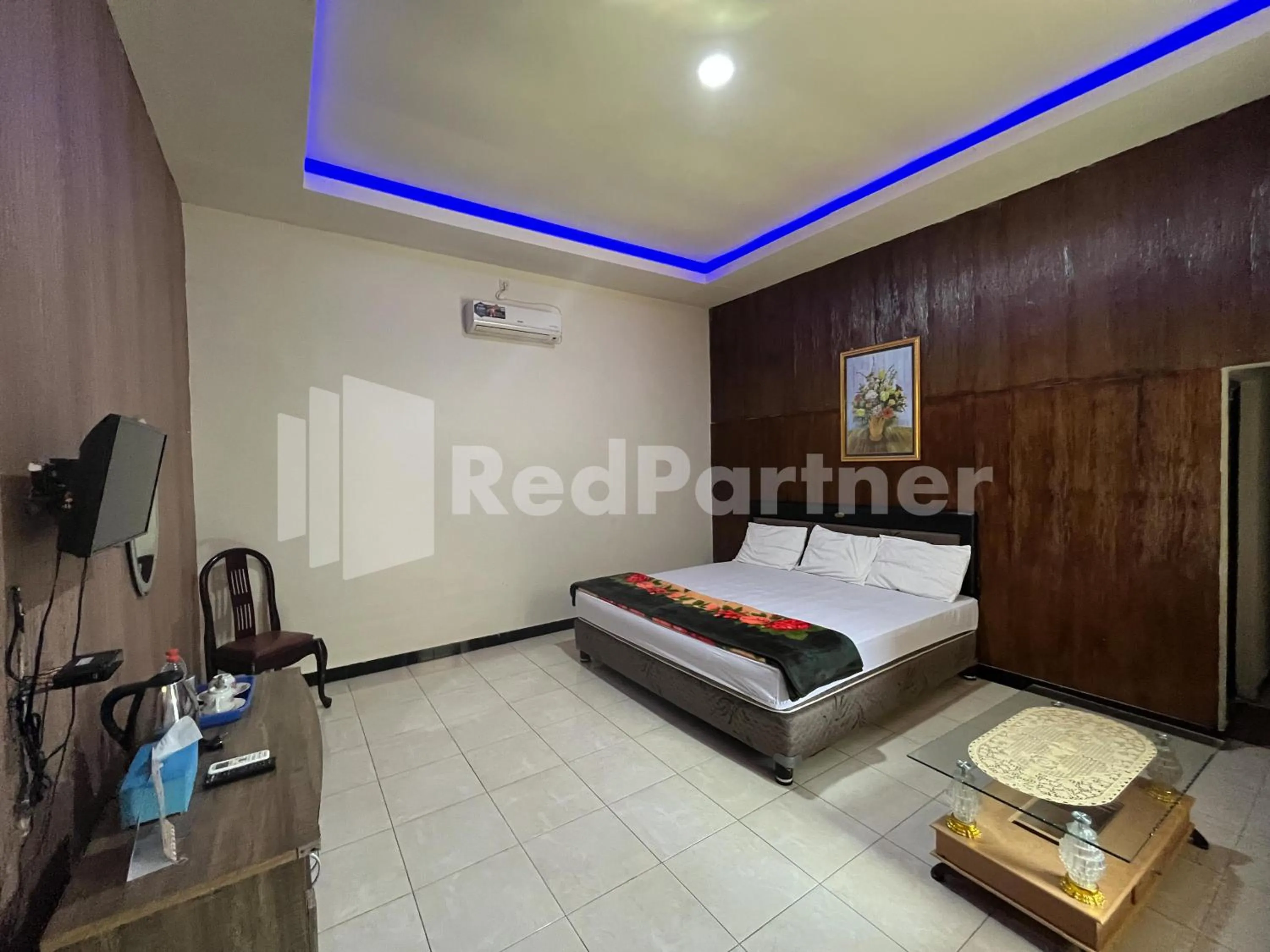 Bedroom, Bed in Hotel Dewi near GOR Merdeka Jombang Mitra RedDoorz