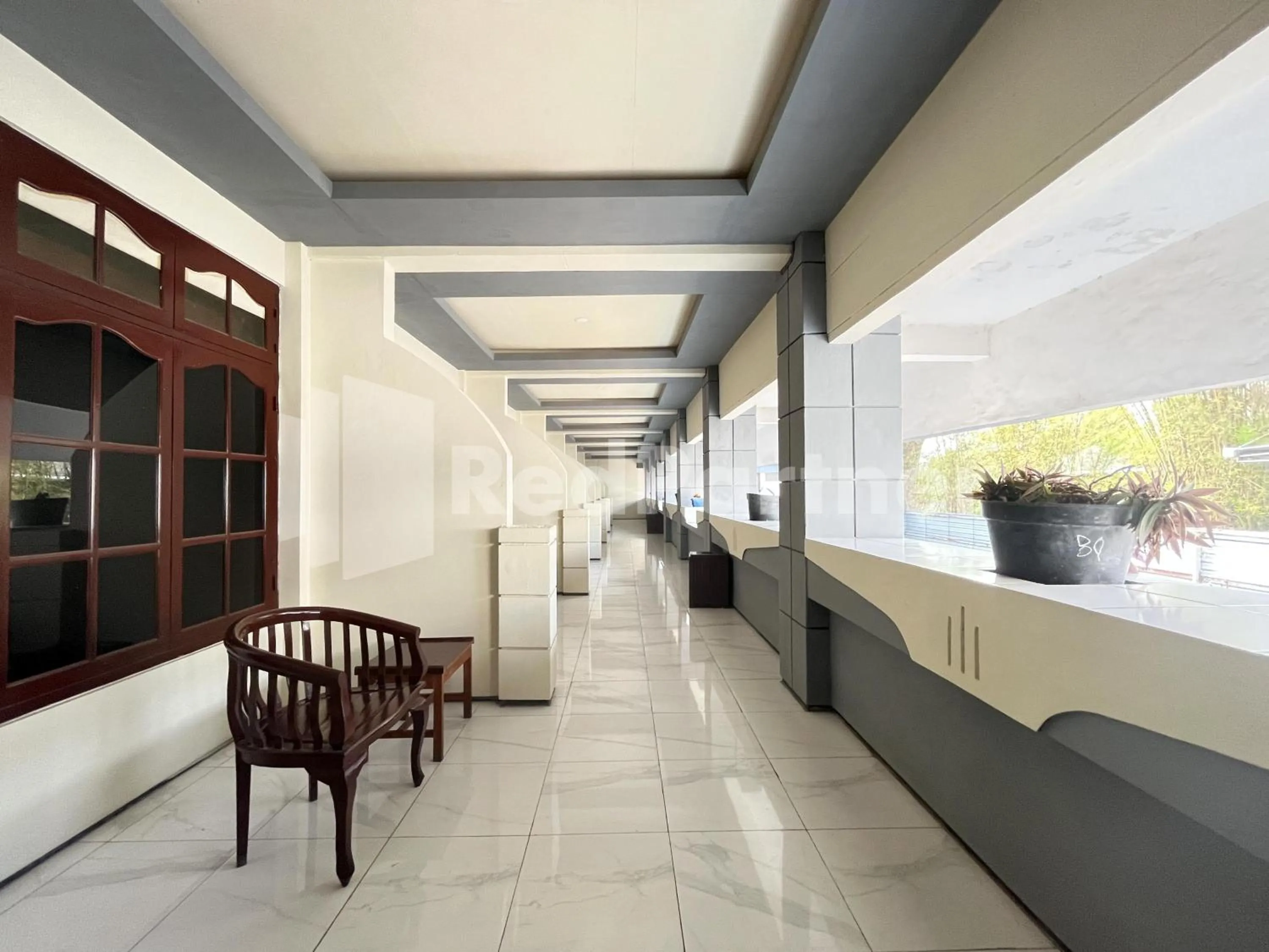 Balcony/Terrace in Hotel Dewi near GOR Merdeka Jombang Mitra RedDoorz