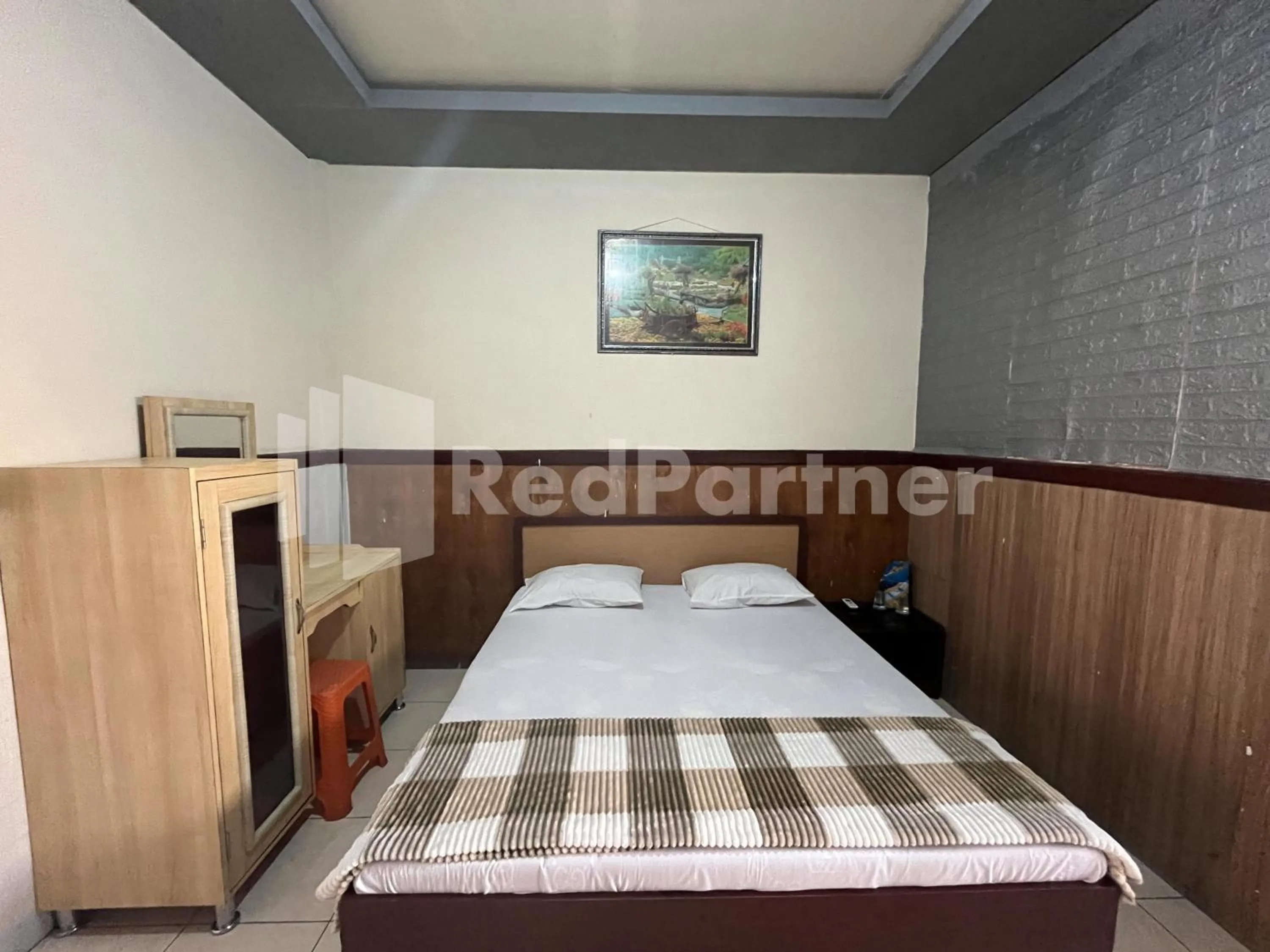 Bedroom, Bed in Hotel Dewi near GOR Merdeka Jombang Mitra RedDoorz