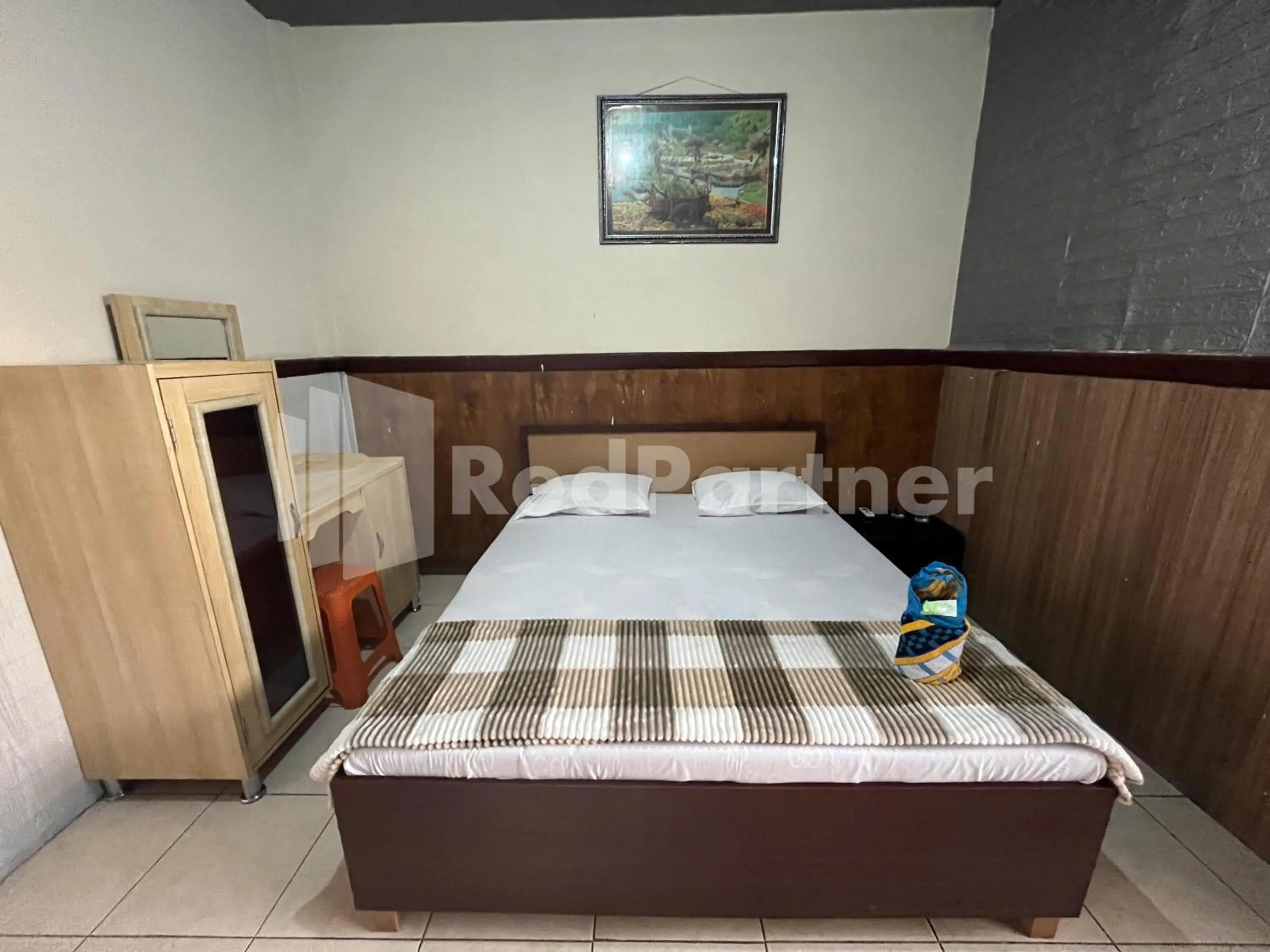 Bedroom, Bed in Hotel Dewi near GOR Merdeka Jombang Mitra RedDoorz