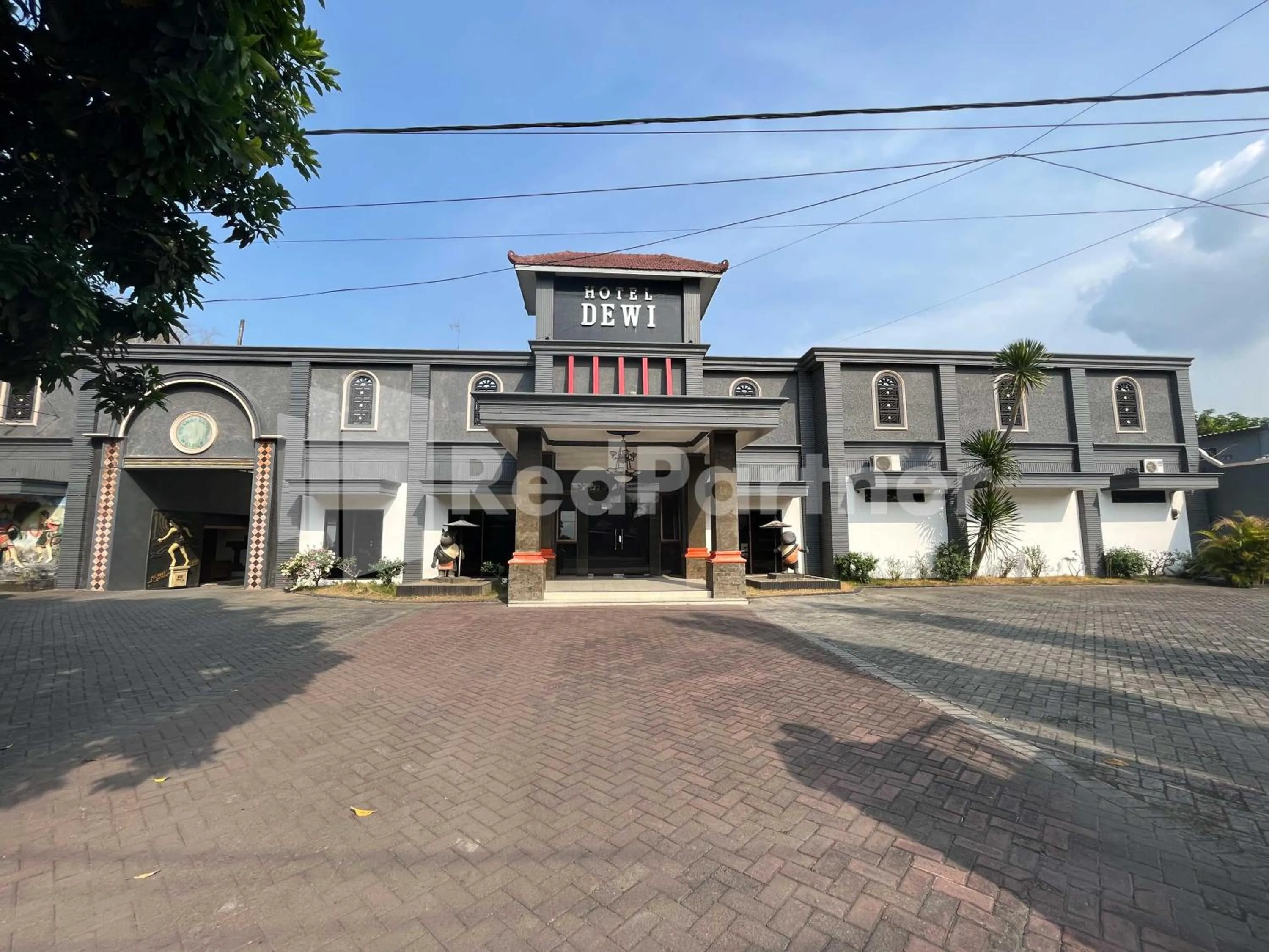 Property building in Hotel Dewi near GOR Merdeka Jombang Mitra RedDoorz