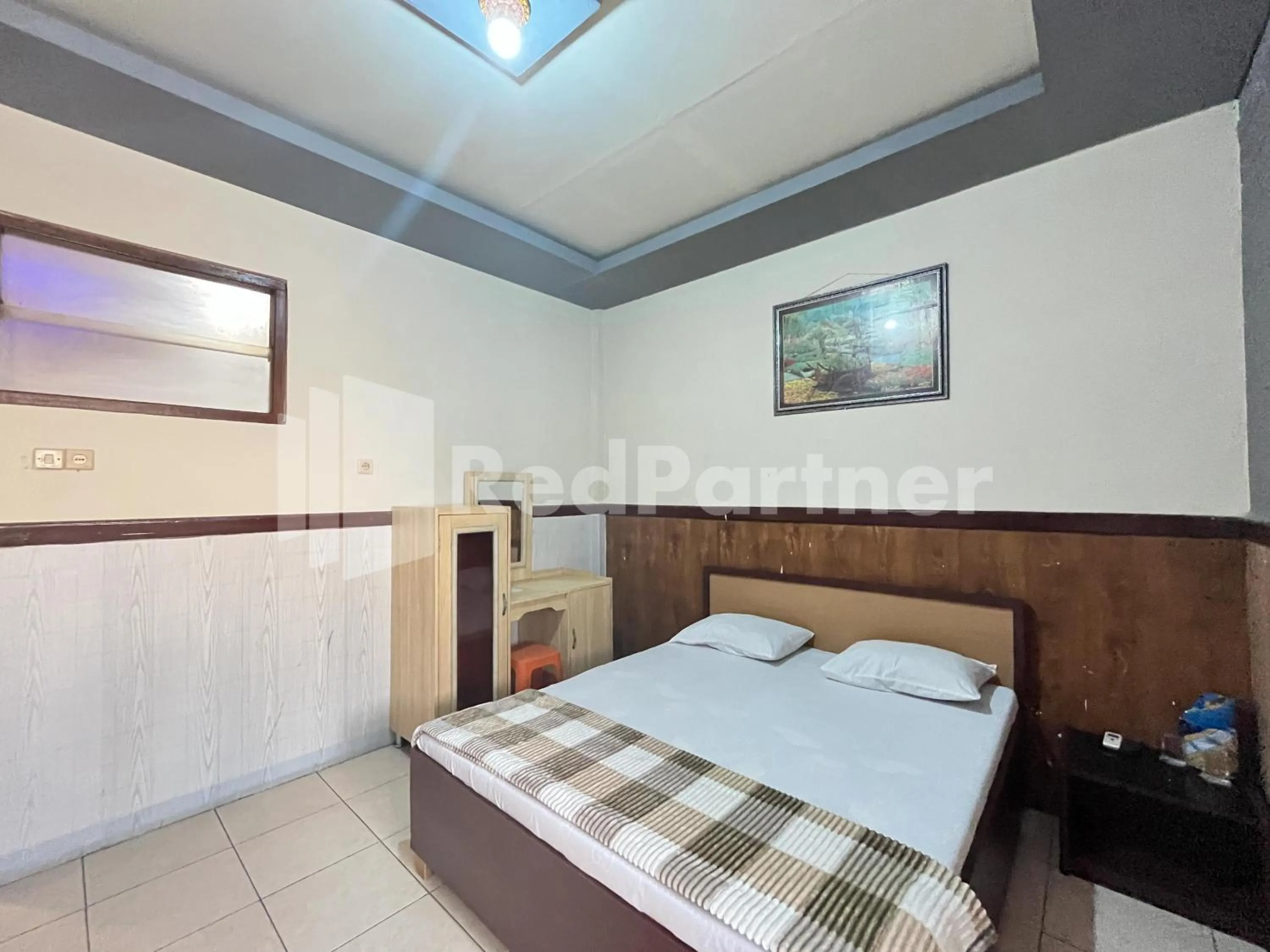 Bedroom, Bed in Hotel Dewi near GOR Merdeka Jombang Mitra RedDoorz