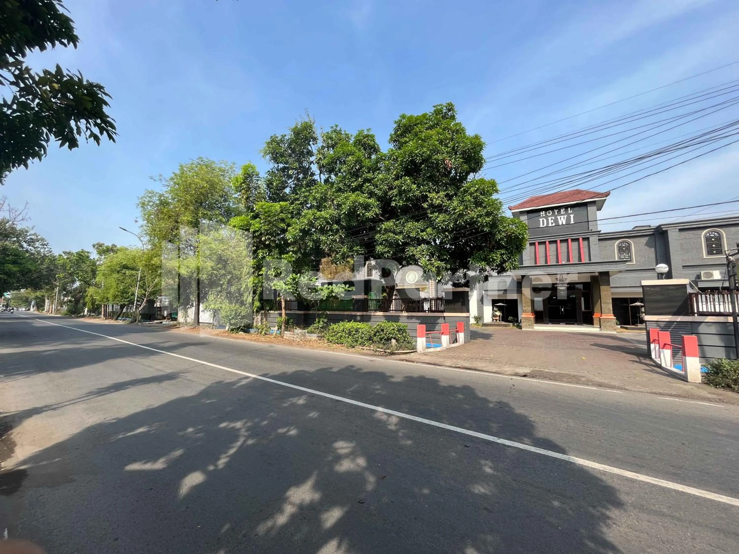 Property building in Hotel Dewi near GOR Merdeka Jombang Mitra RedDoorz