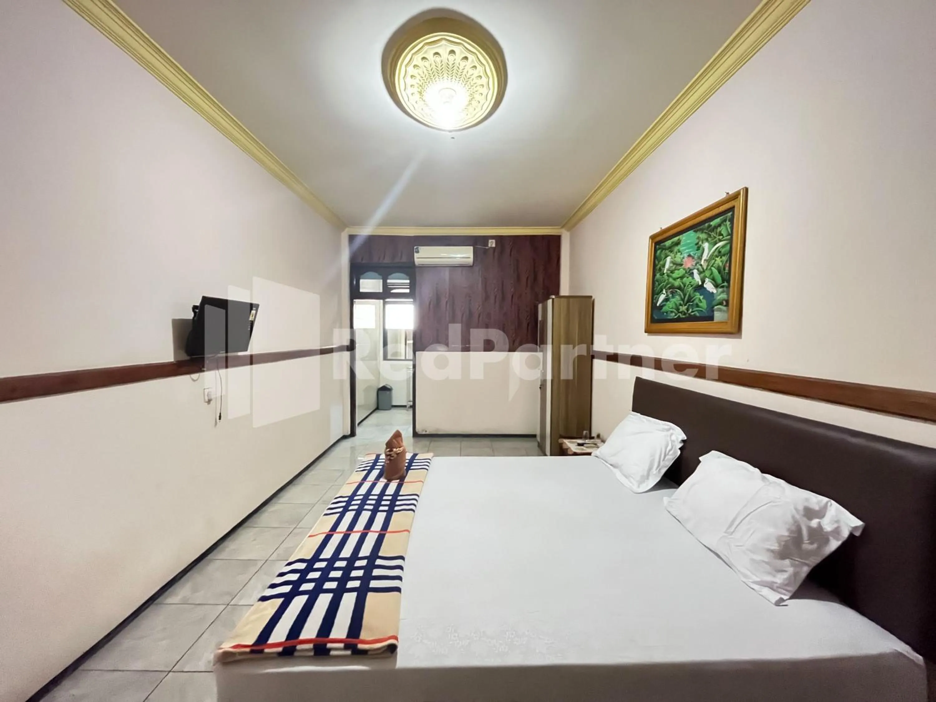 Bedroom, Bed in Hotel Dewi near GOR Merdeka Jombang Mitra RedDoorz