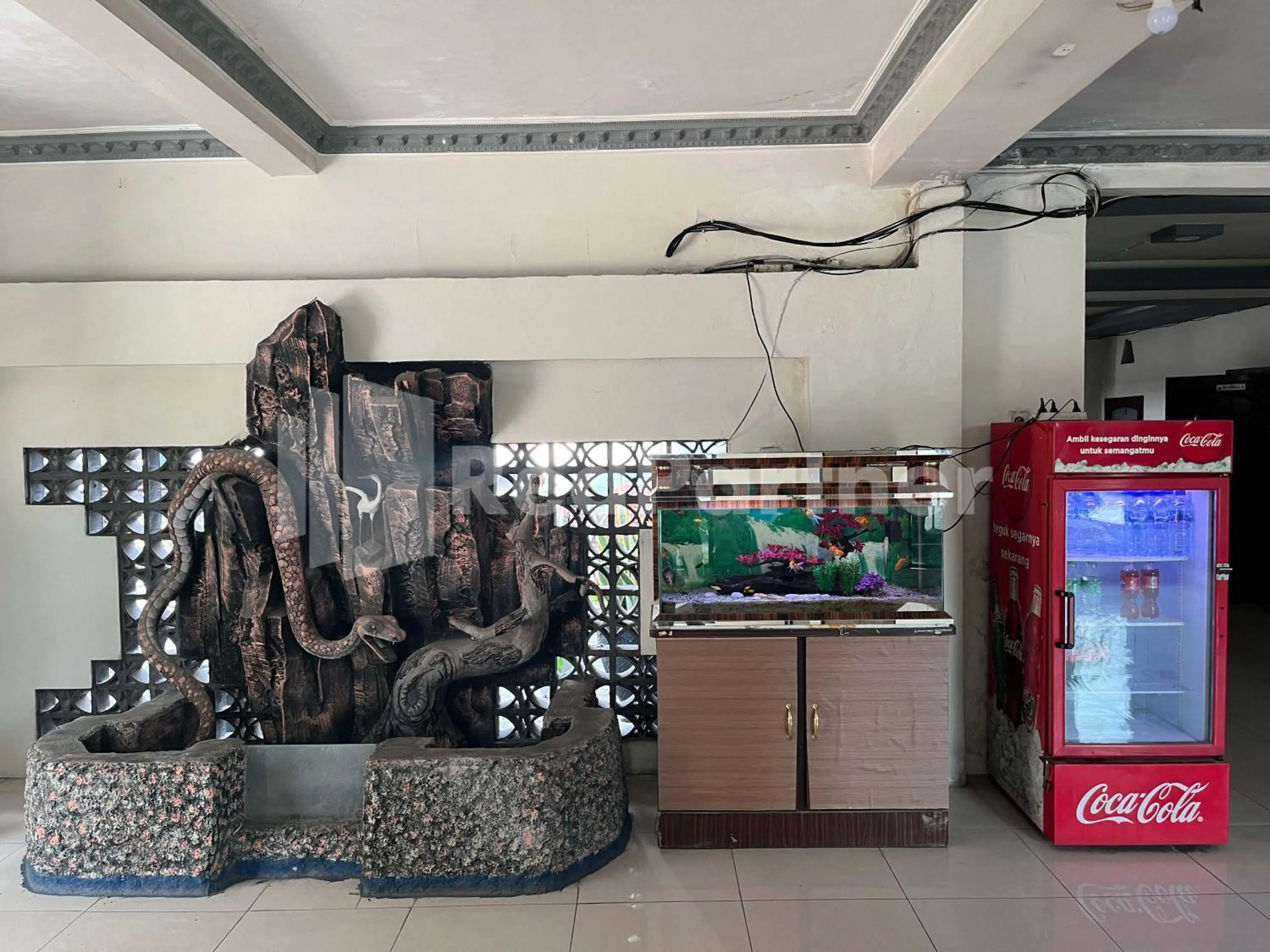 Lobby or reception in Hotel Dewi near GOR Merdeka Jombang Mitra RedDoorz