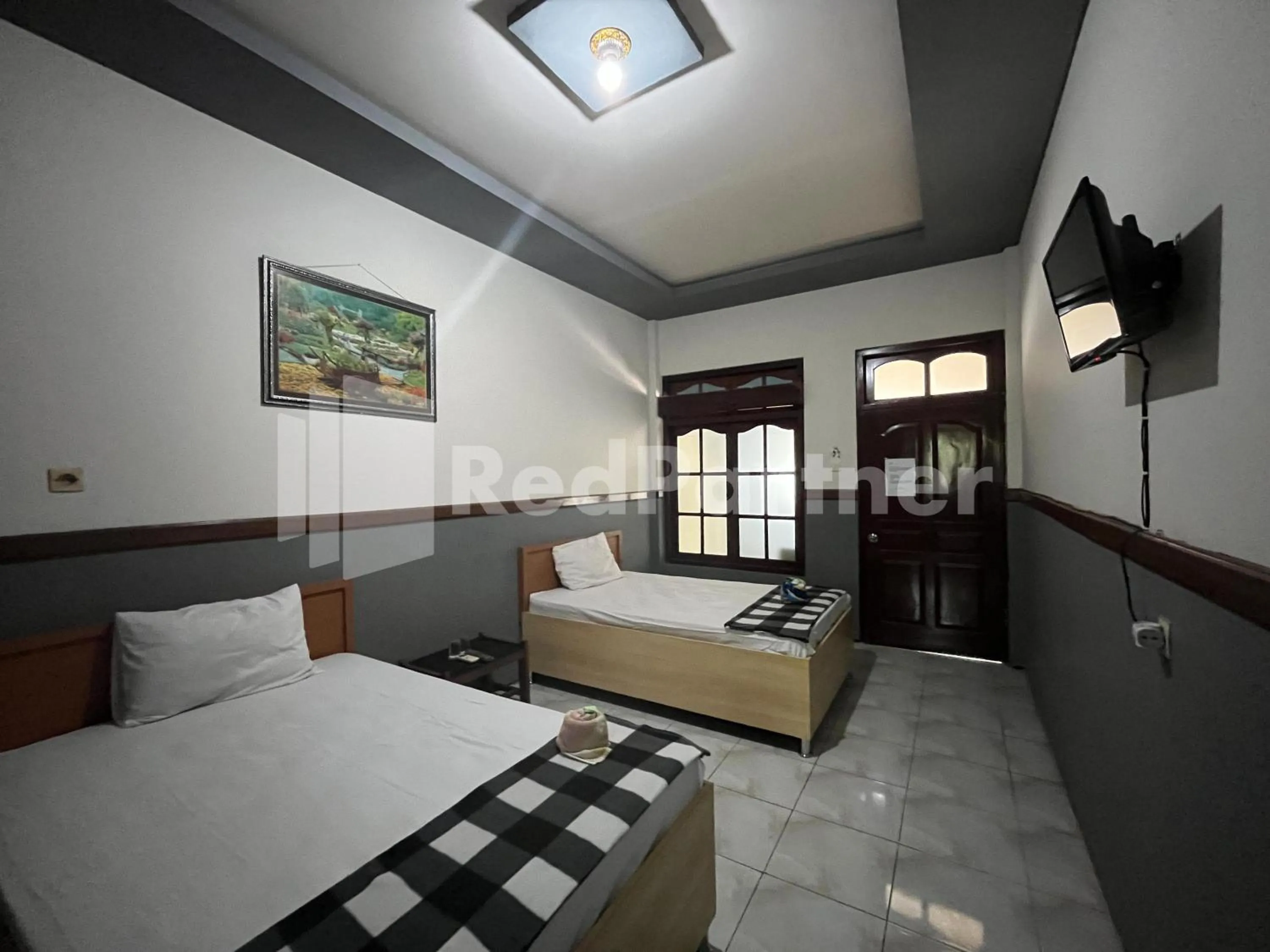 Bedroom, Bed in Hotel Dewi near GOR Merdeka Jombang Mitra RedDoorz