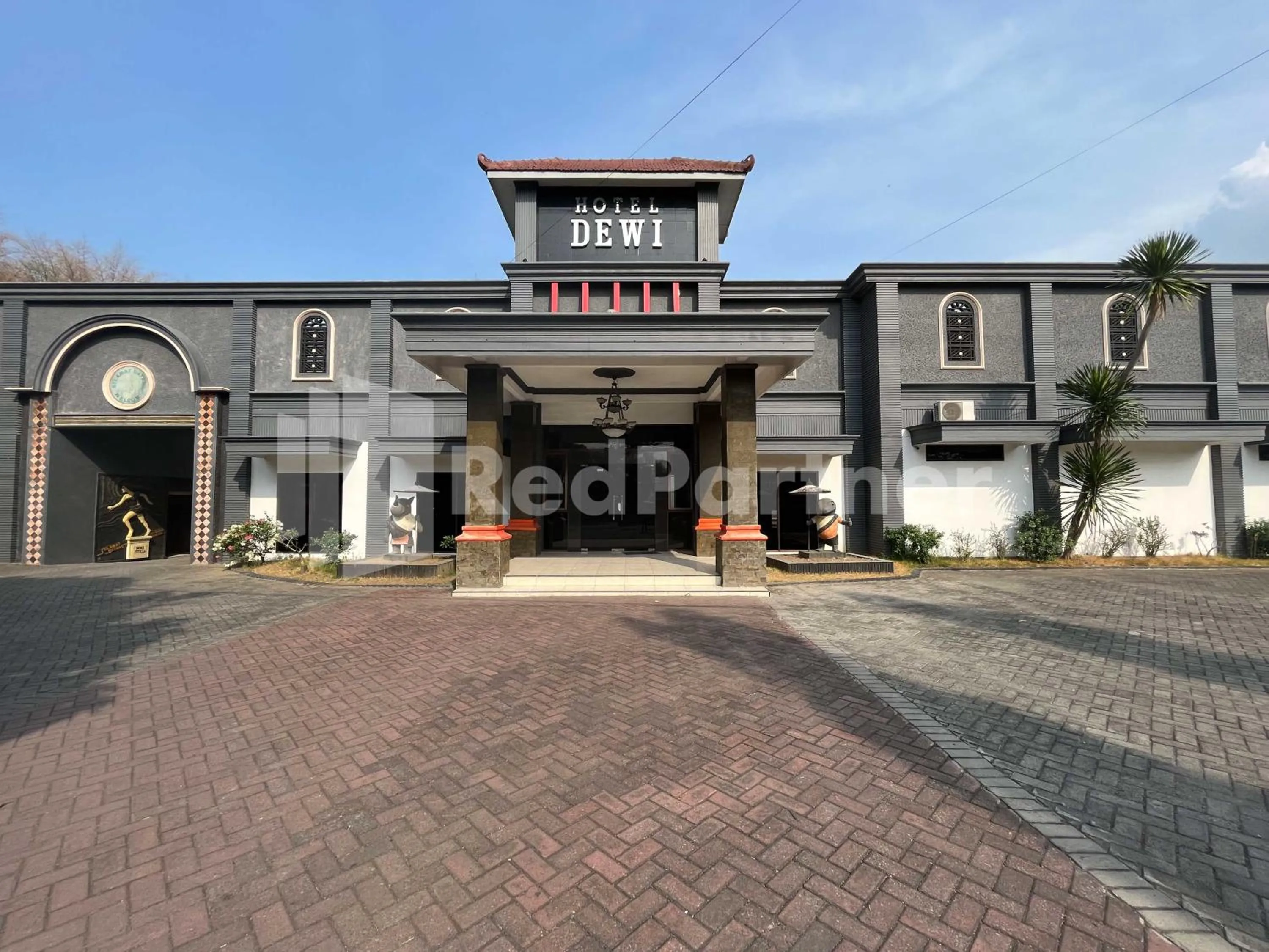 Property building in Hotel Dewi near GOR Merdeka Jombang Mitra RedDoorz