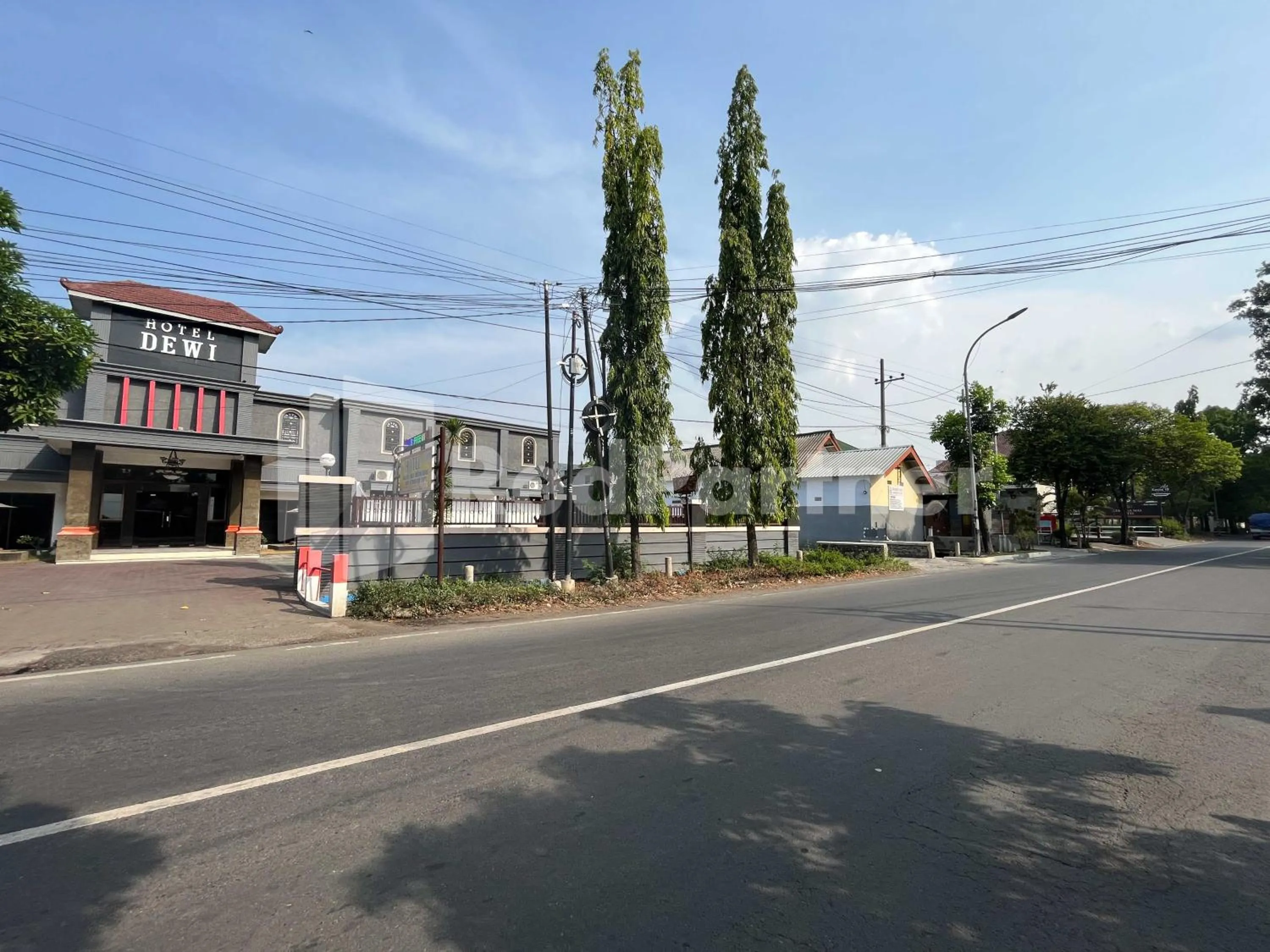 Property building in Hotel Dewi near GOR Merdeka Jombang Mitra RedDoorz