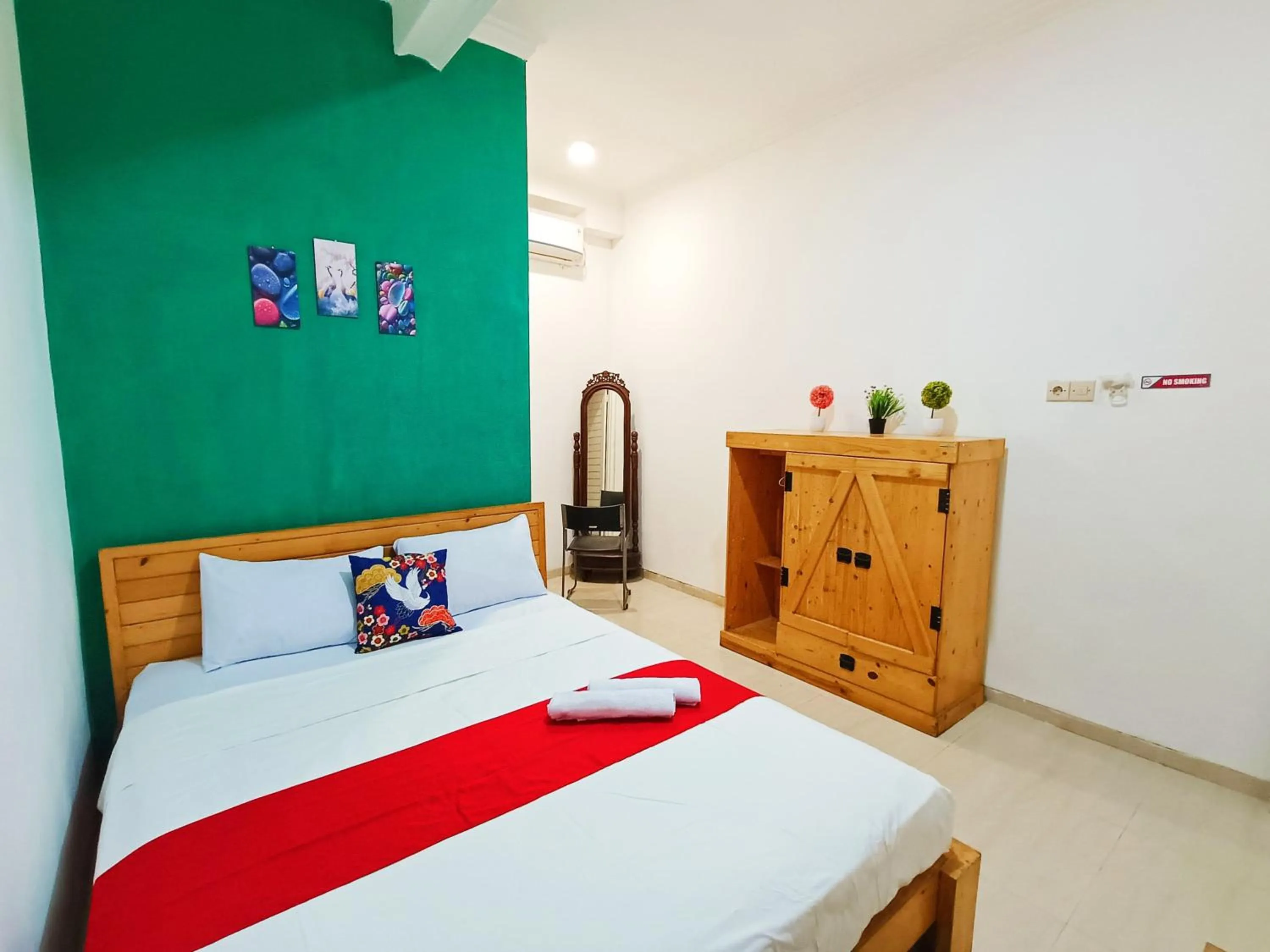 Bedroom, Bed in Hotel O Mata Air Near University of Gajayana Malang