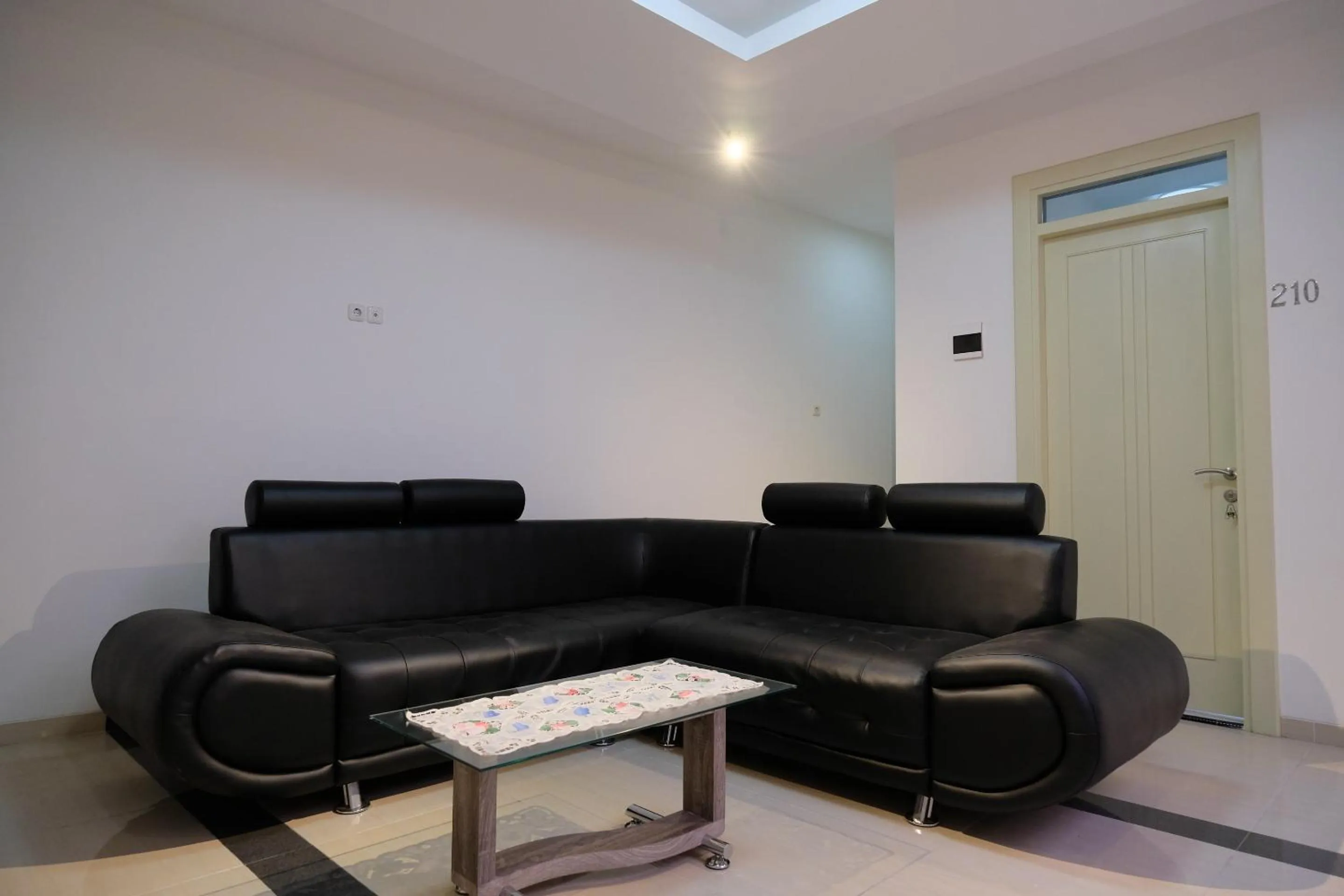 Lobby or reception in Aurila Homestay Syariah Mitra RedDoorz