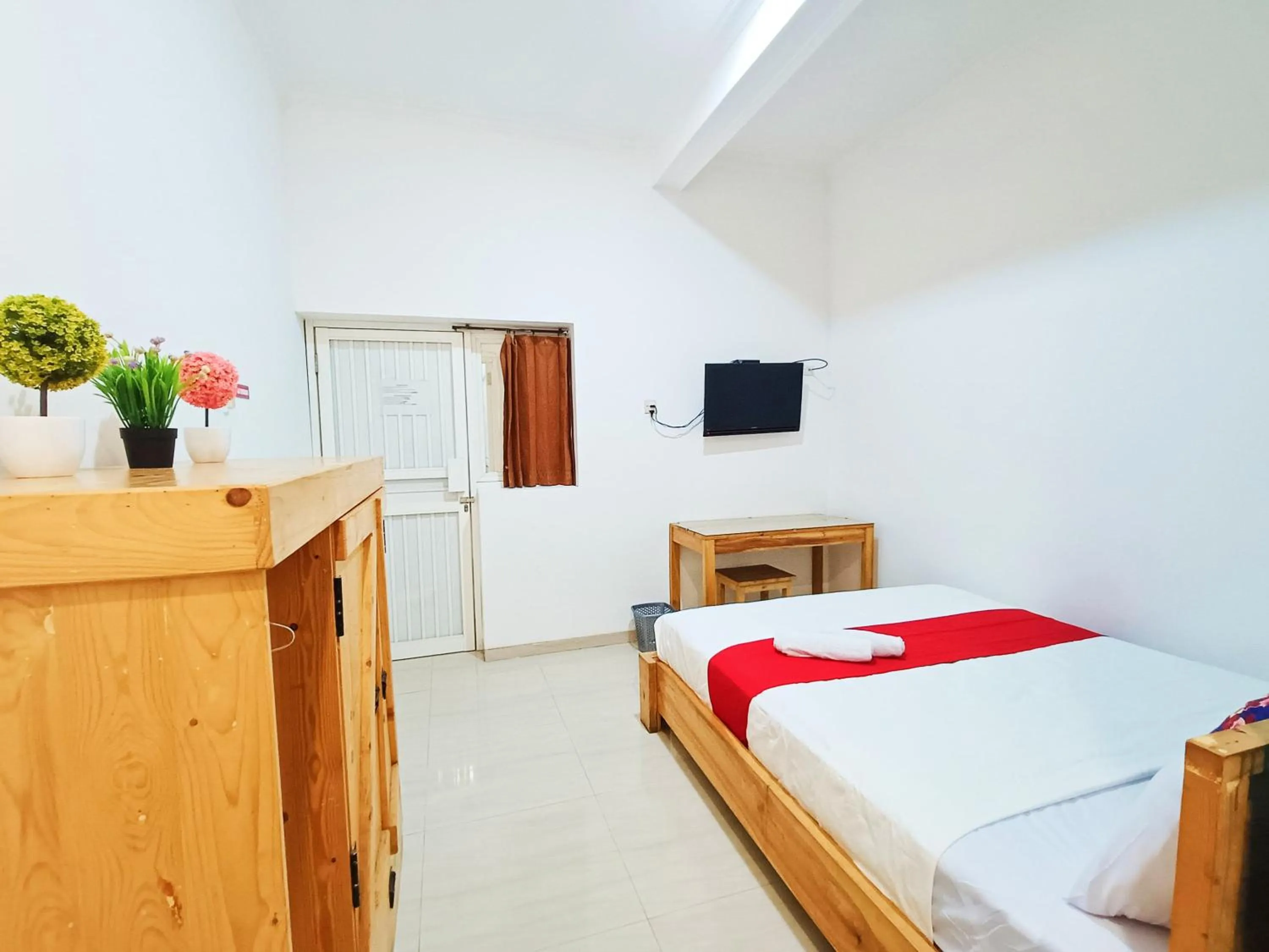 Bedroom, Bed in Hotel O Mata Air Near University of Gajayana Malang