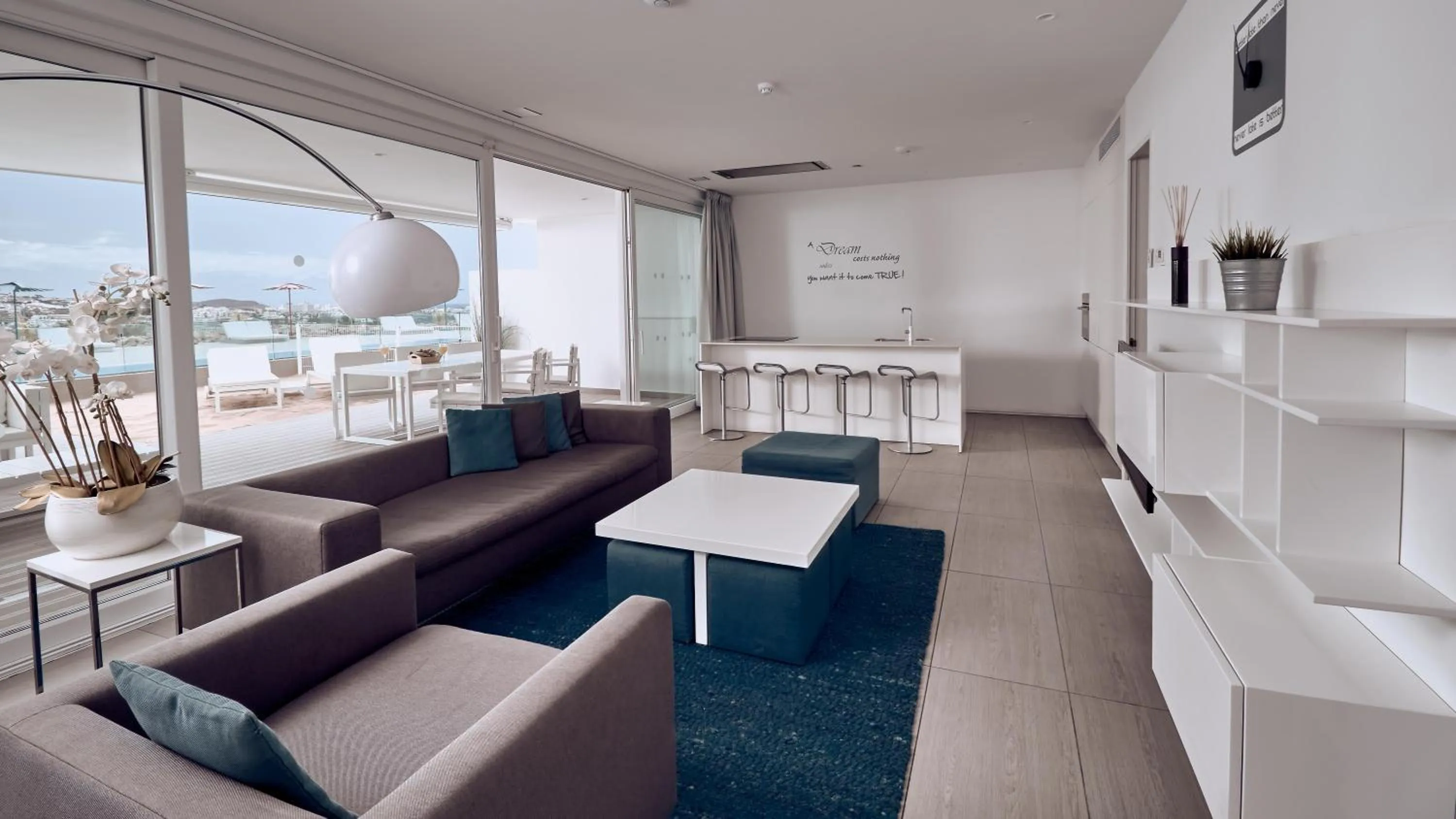 Photo of the whole room in Hotel Baobab Suites