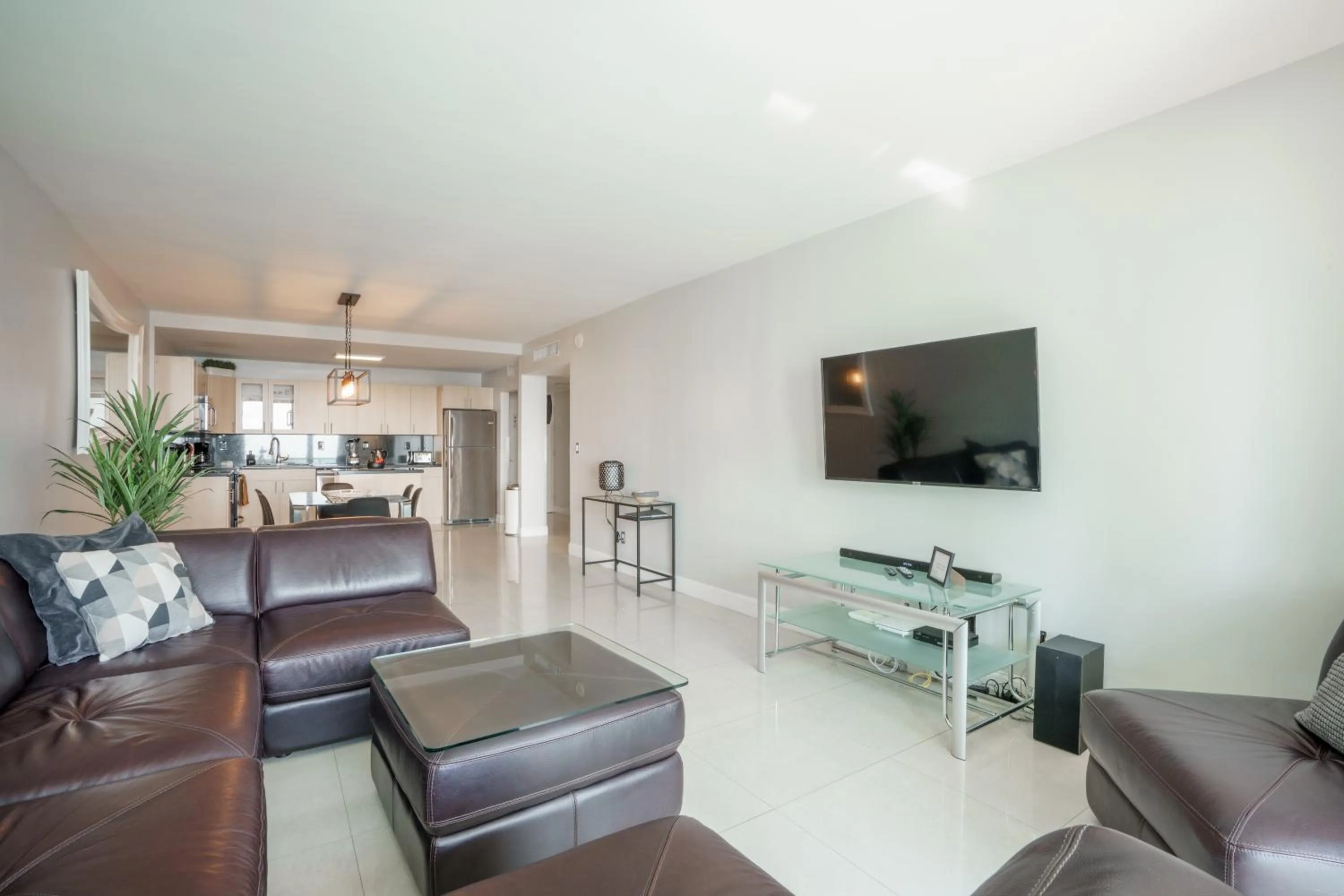 Living room in OCEAN RESERVE 15th Floor - Gorgeous Ocean View - STR00907