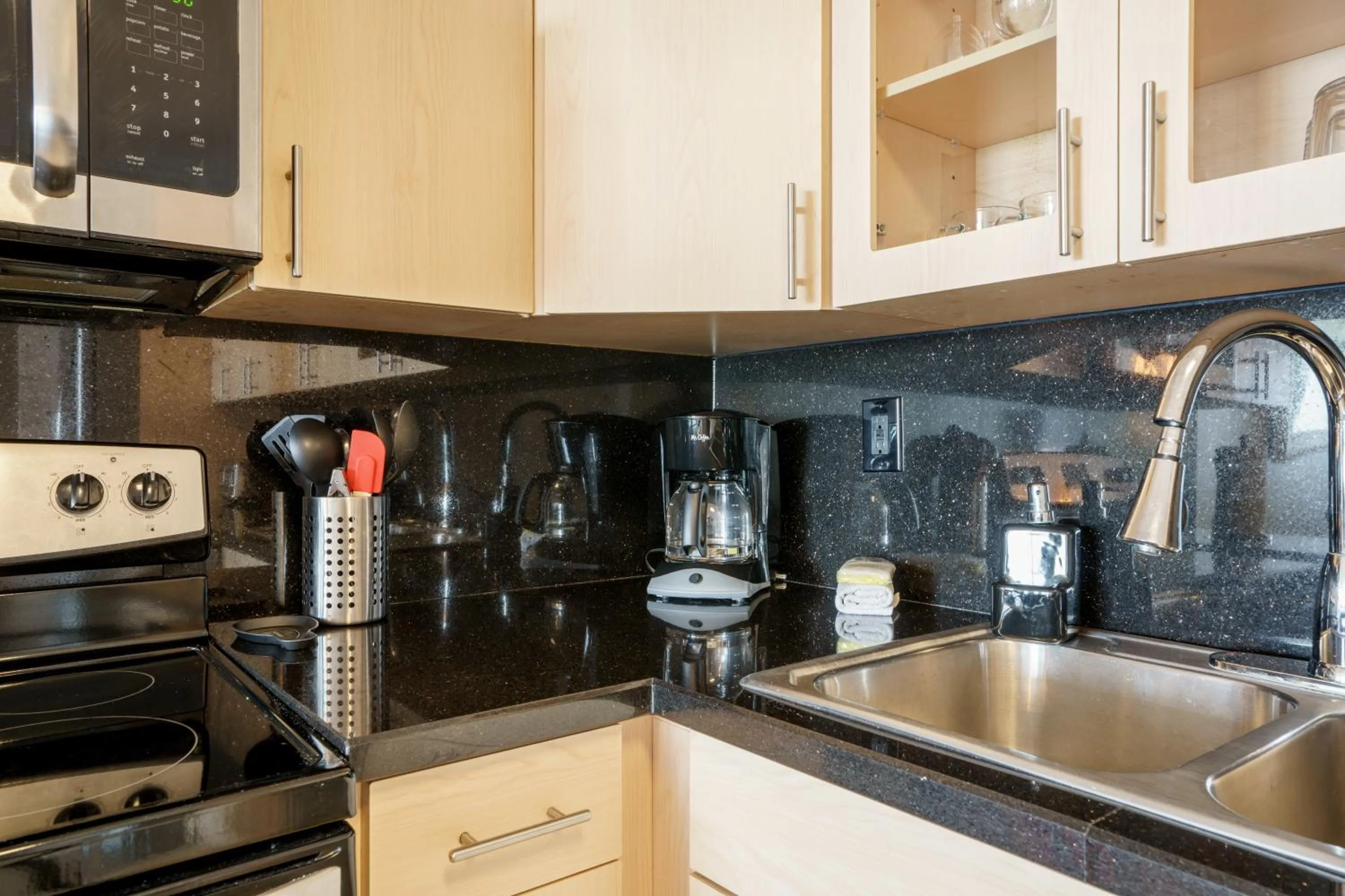 kitchen in OCEAN RESERVE 15th Floor - Gorgeous Ocean View - STR00907