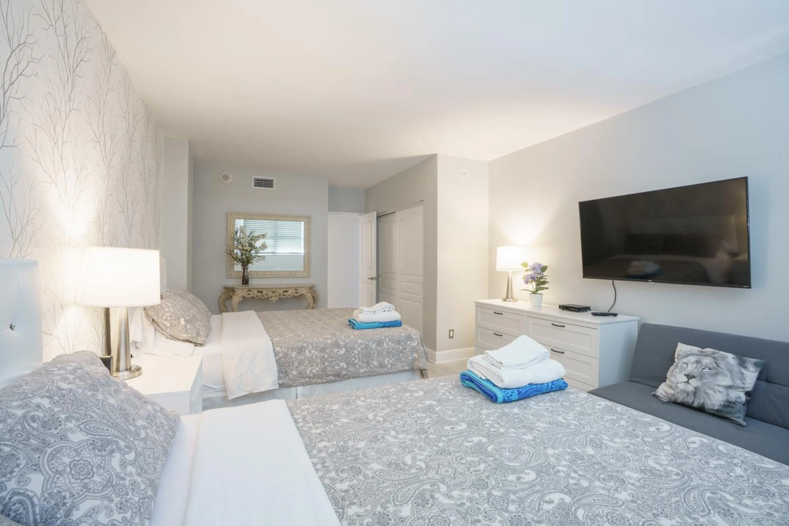 Bedroom, Bed in OCEAN RESERVE 15th Floor - Gorgeous Ocean View - STR00907