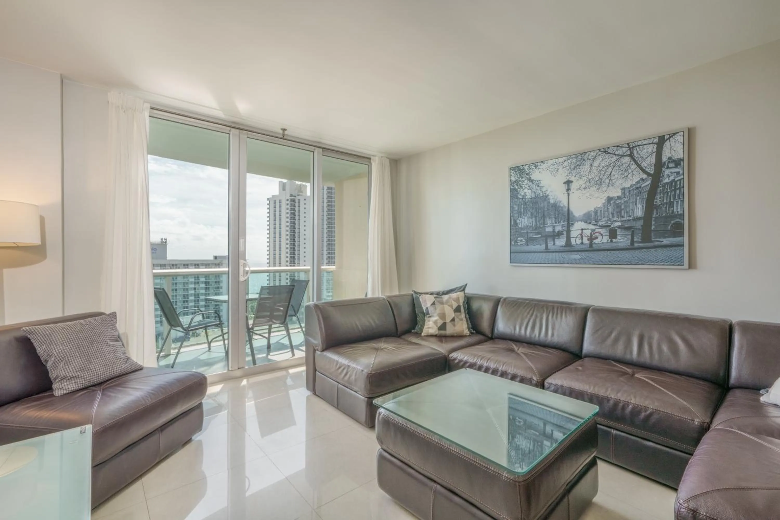 Living room in OCEAN RESERVE 15th Floor - Gorgeous Ocean View - STR00907