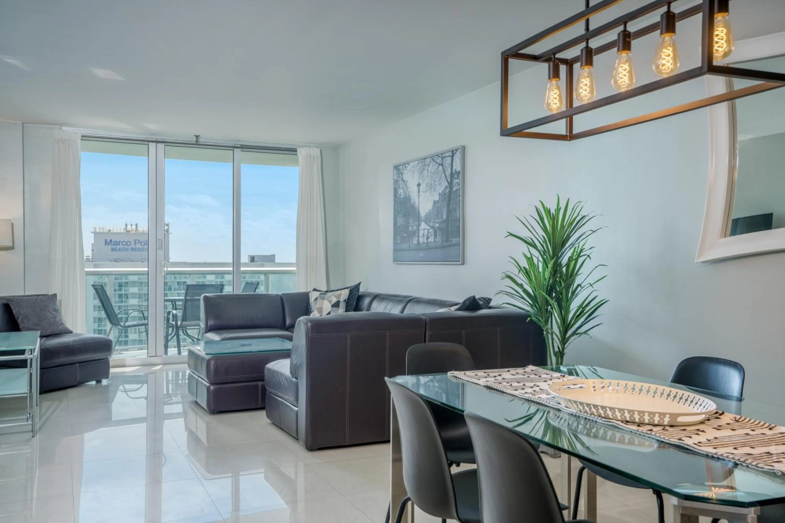 Living room in OCEAN RESERVE 15th Floor - Gorgeous Ocean View - STR00907