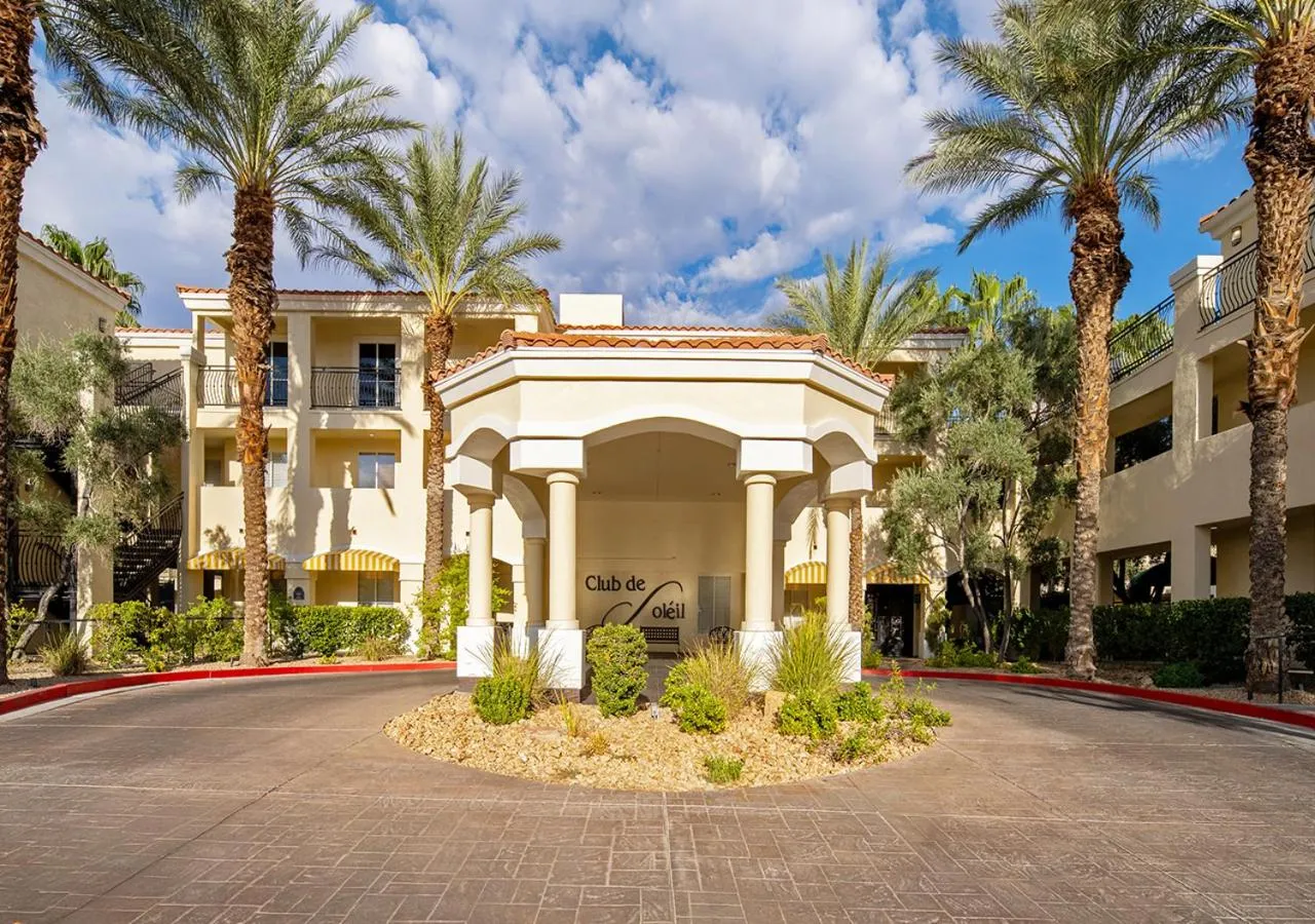 Facade/entrance in Club de Soleil All-Suite Resort
