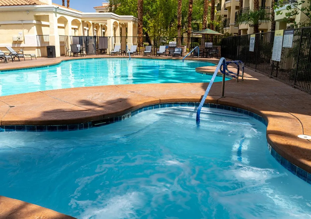 Swimming pool in Club de Soleil All-Suite Resort