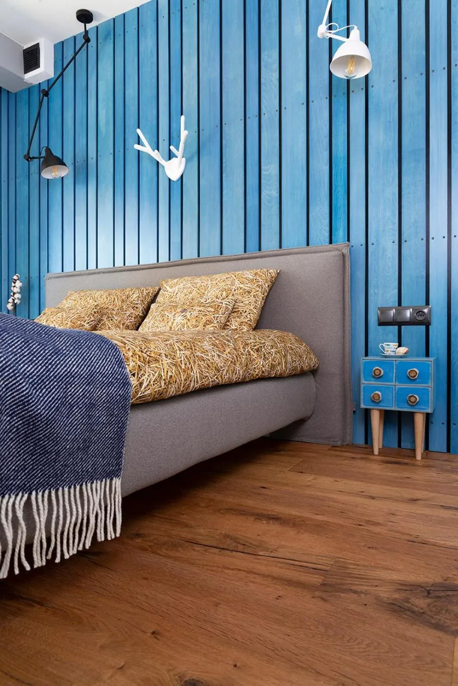 Bed in Green Deer Premium