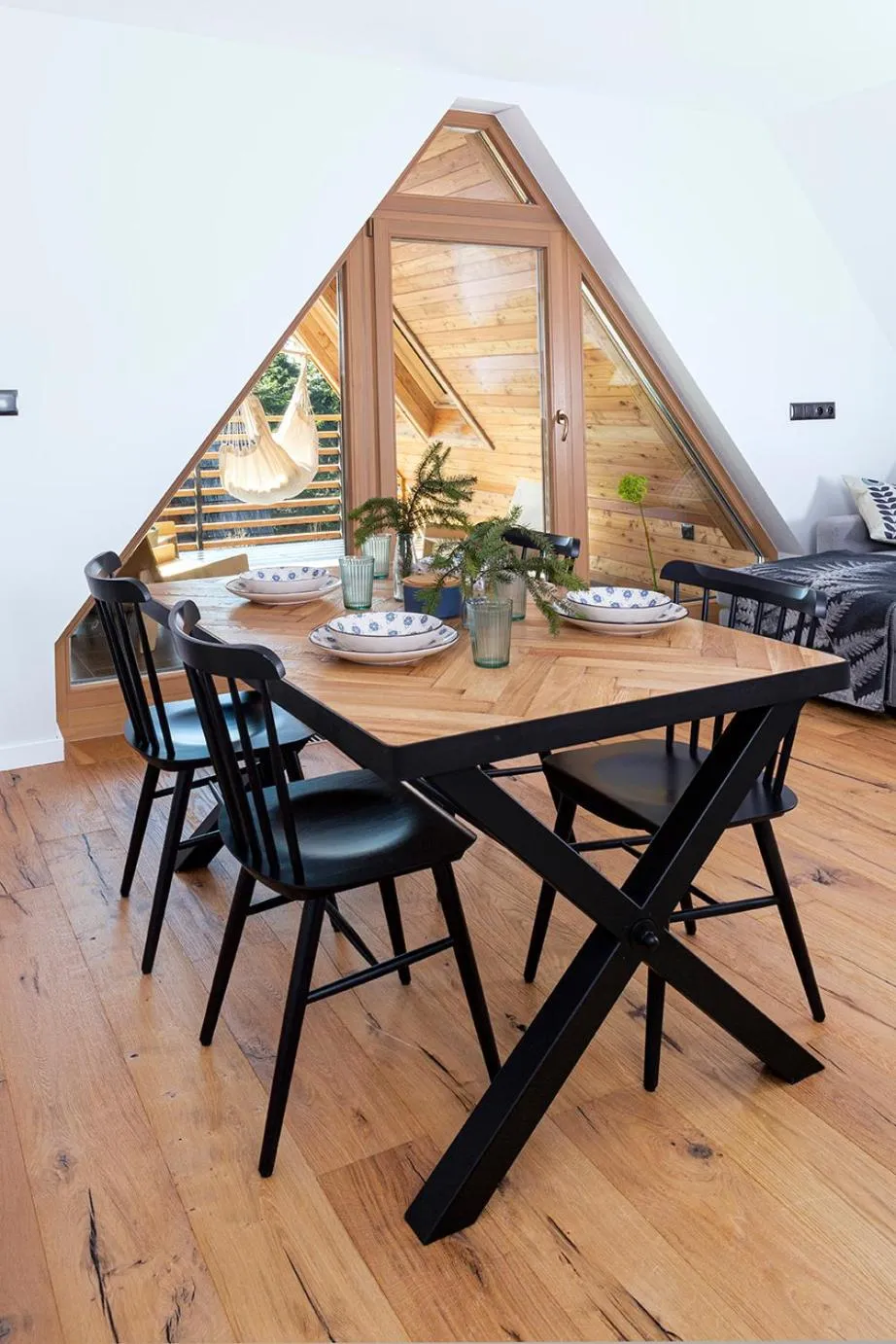 Photo of the whole room in Green Deer Premium