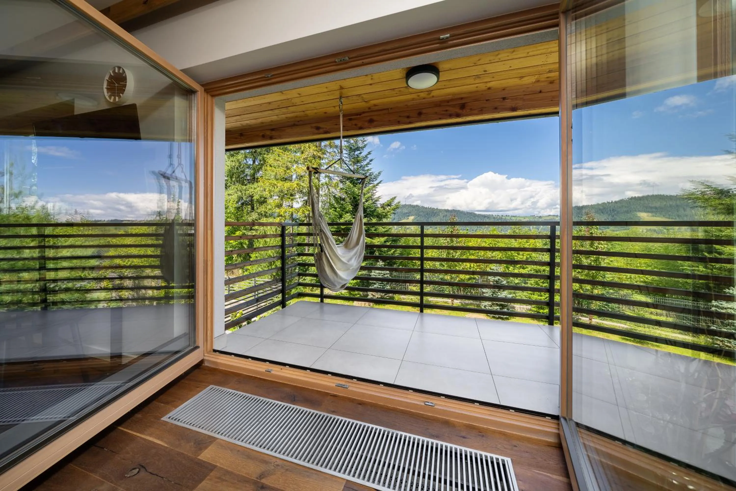 Mountain view in Green Deer Premium