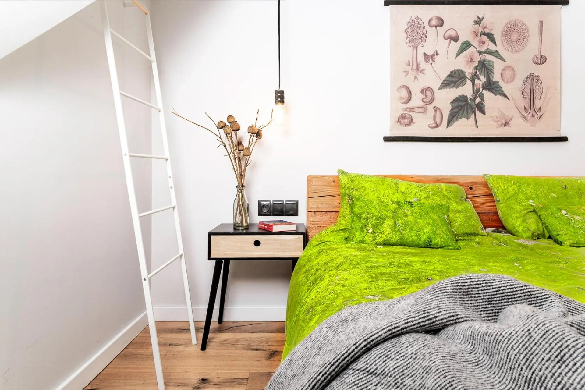 Bed in Green Deer Premium